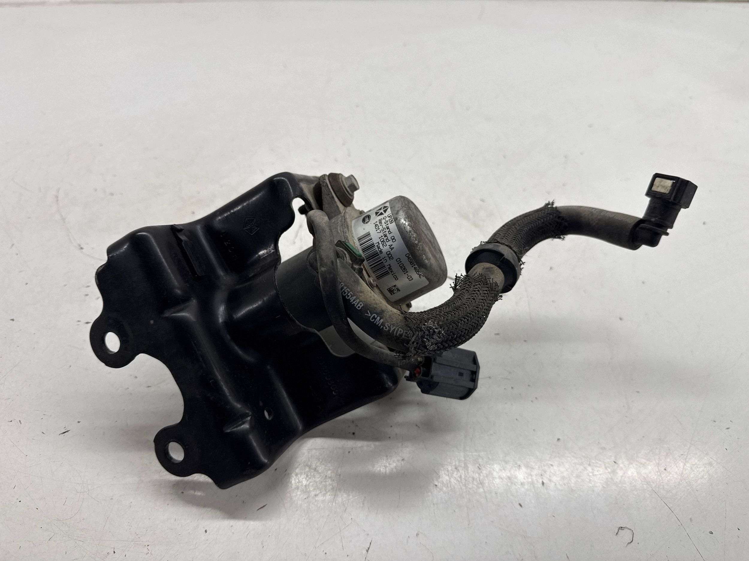 Alipainepumppu Dodge Charger 04581485AC