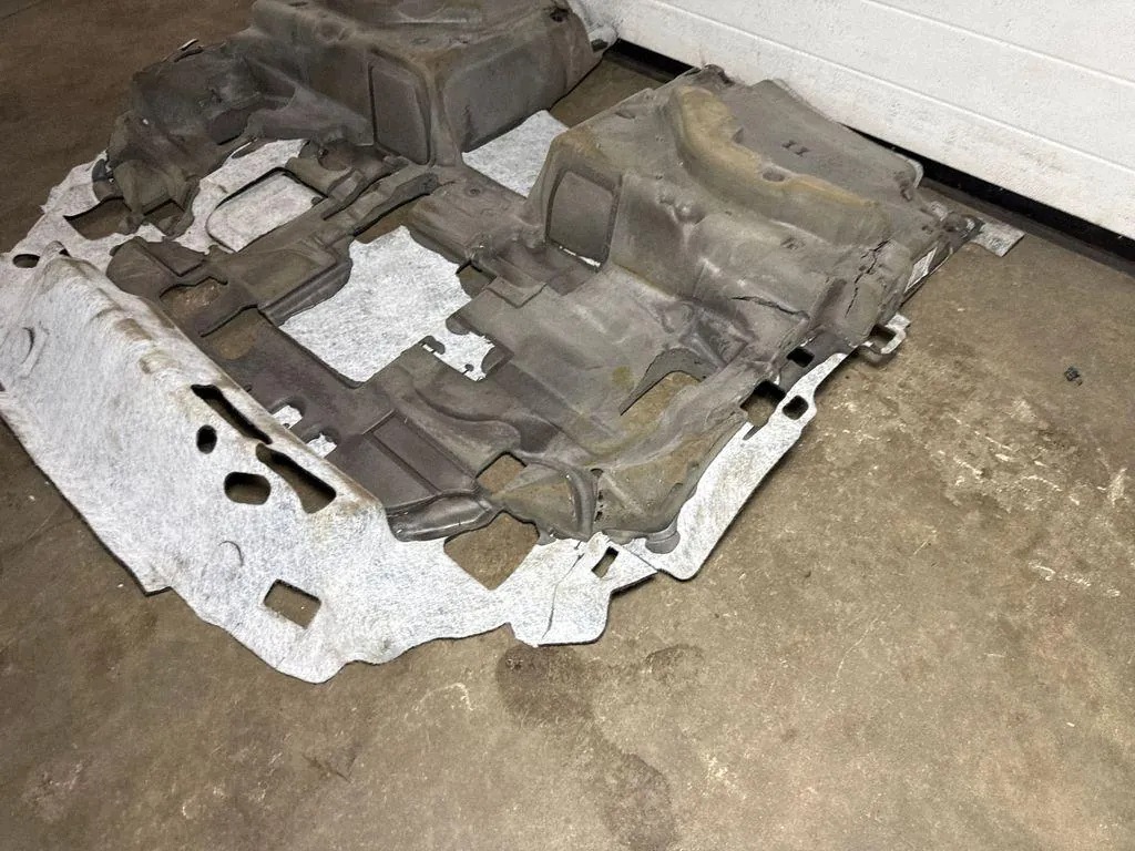 Innenraumteppich VW 760863367B 3.0L Benzin 250kW 2021 image 5