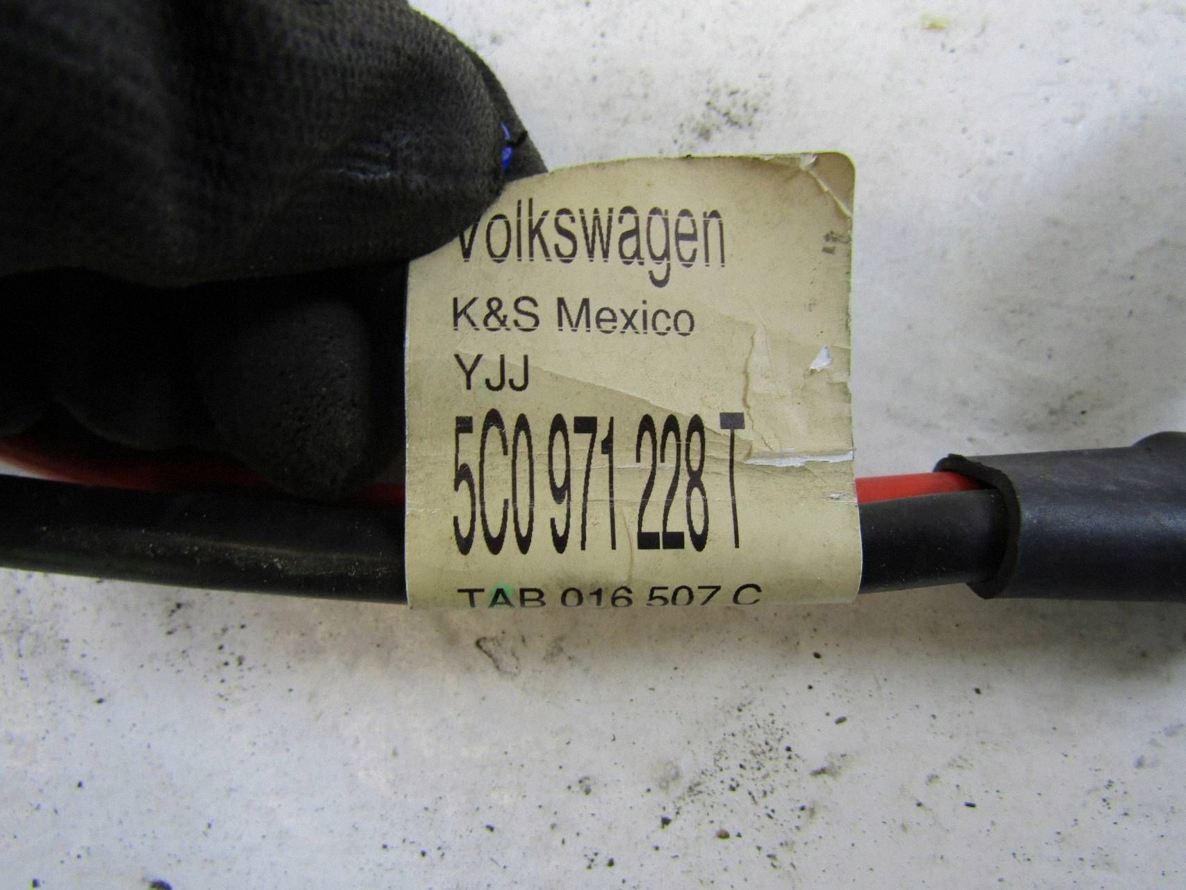 Borne positive 5C0971228T VW Jetta VI 5C image 7
