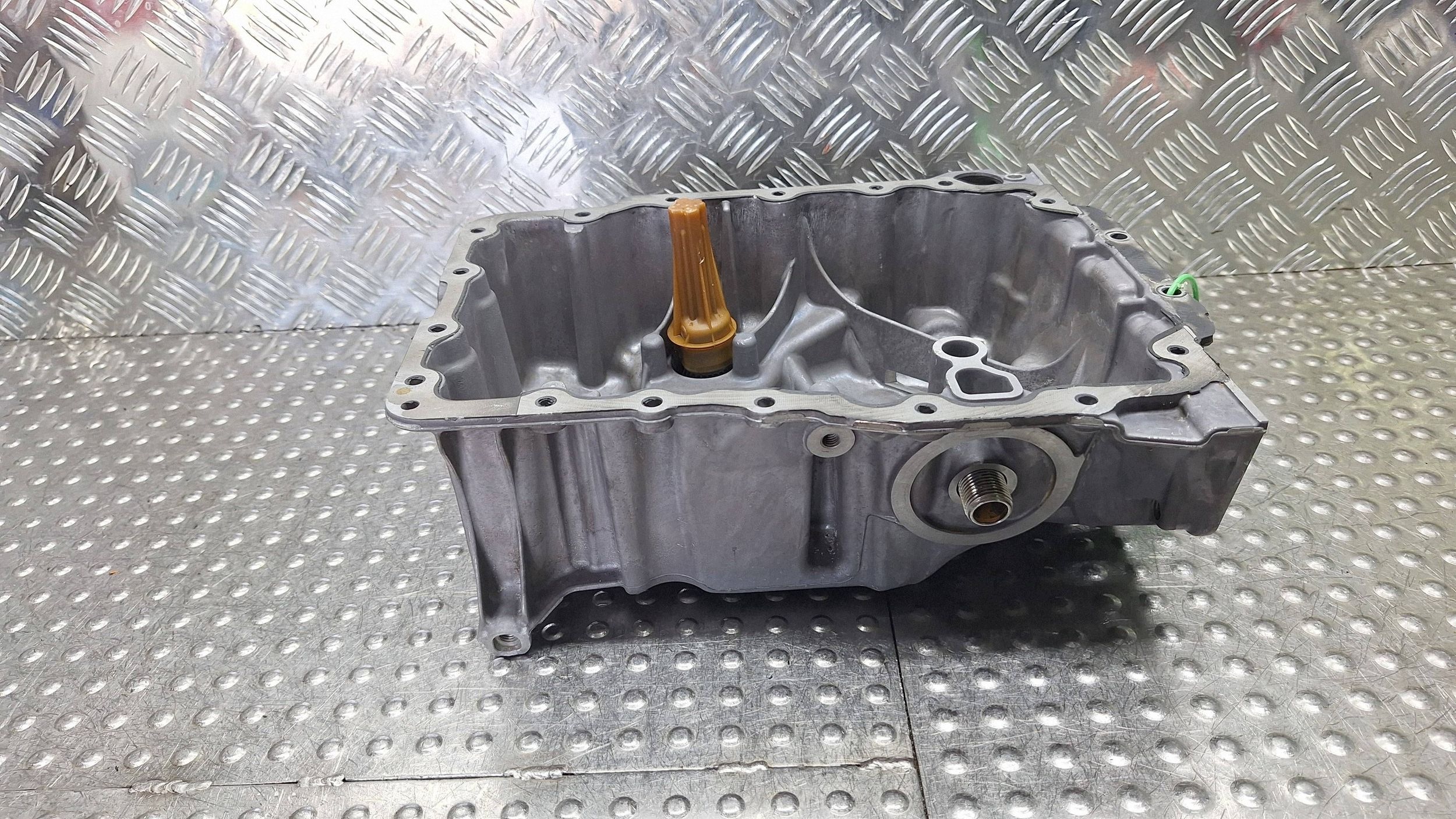 Oliepan met sensor 04C103603Q voor VW 1.0 TSI image 3