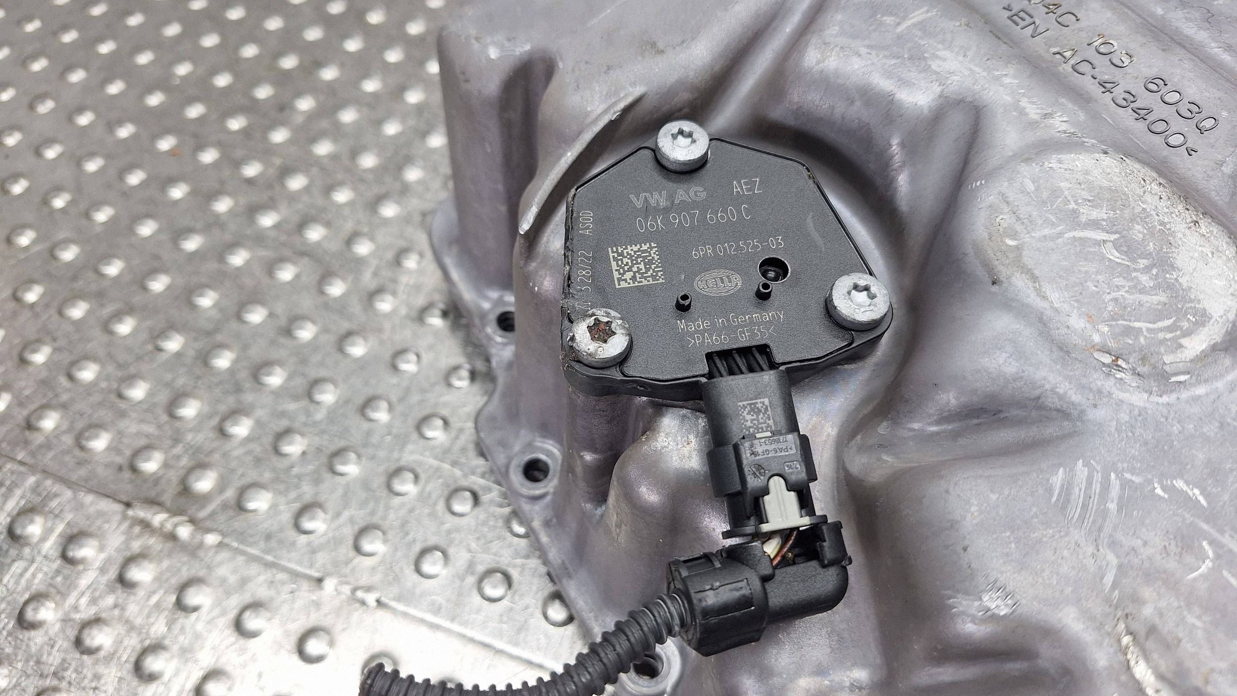 Oliepan met sensor 04C103603Q voor VW 1.0 TSI image 6