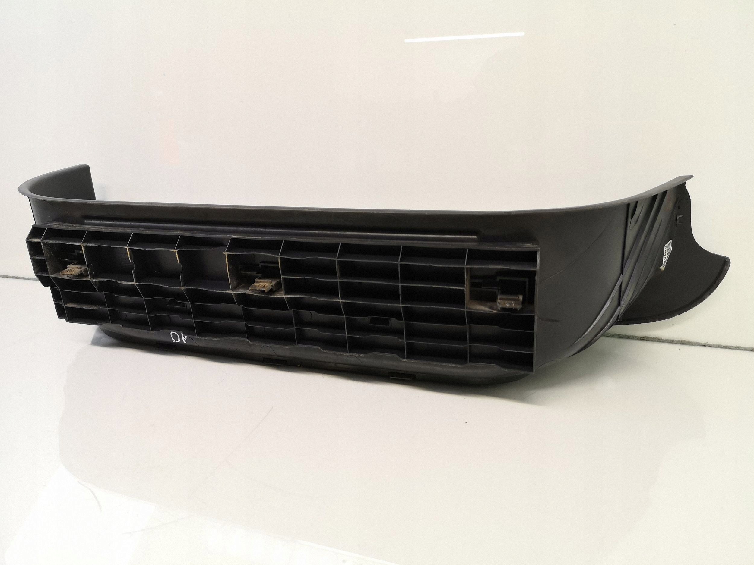 Used Front Door Sill Cover 858724H000 image 4