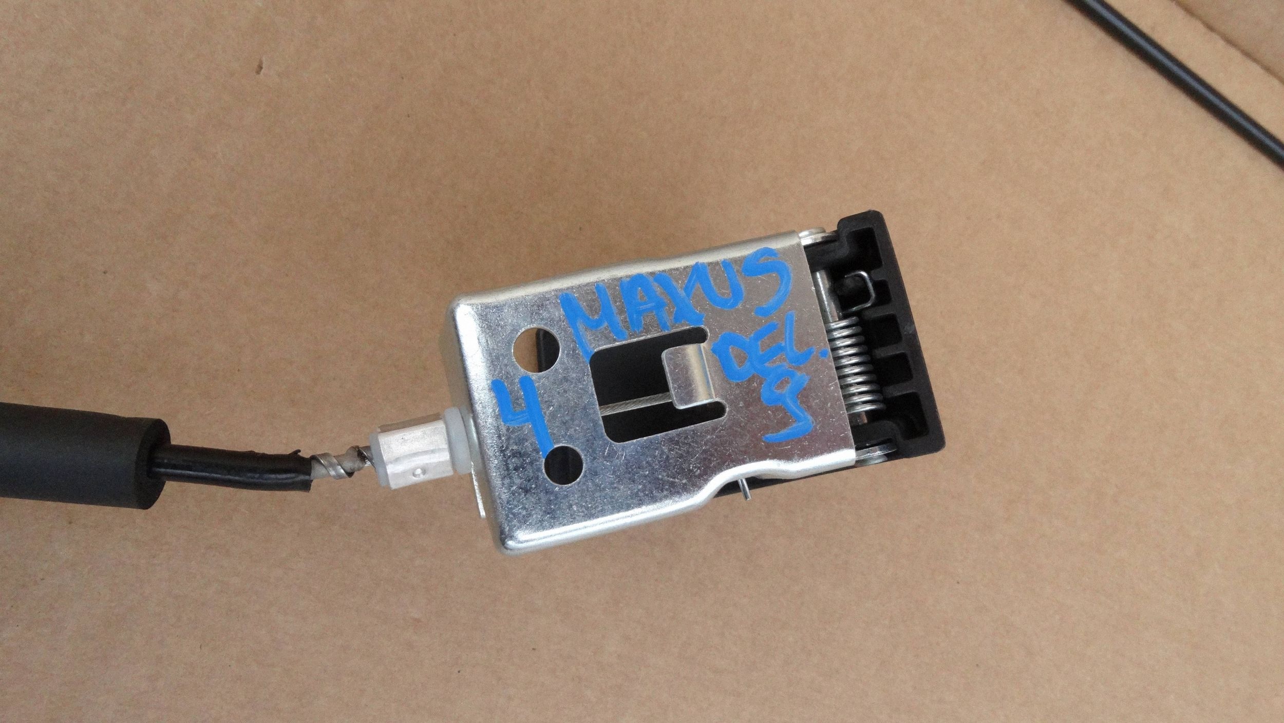 Câble de capot Maxus V90 Deliver 9 (FHA13447) image 3