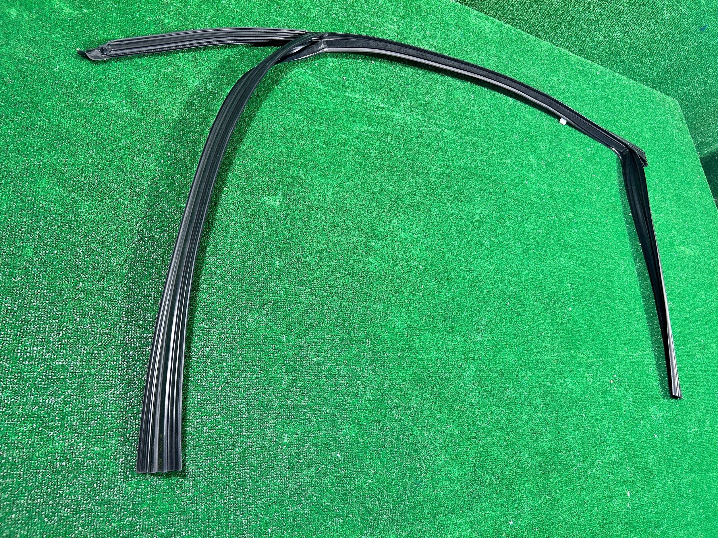 BMW 7428672 Joint de vitre porte avant image 3