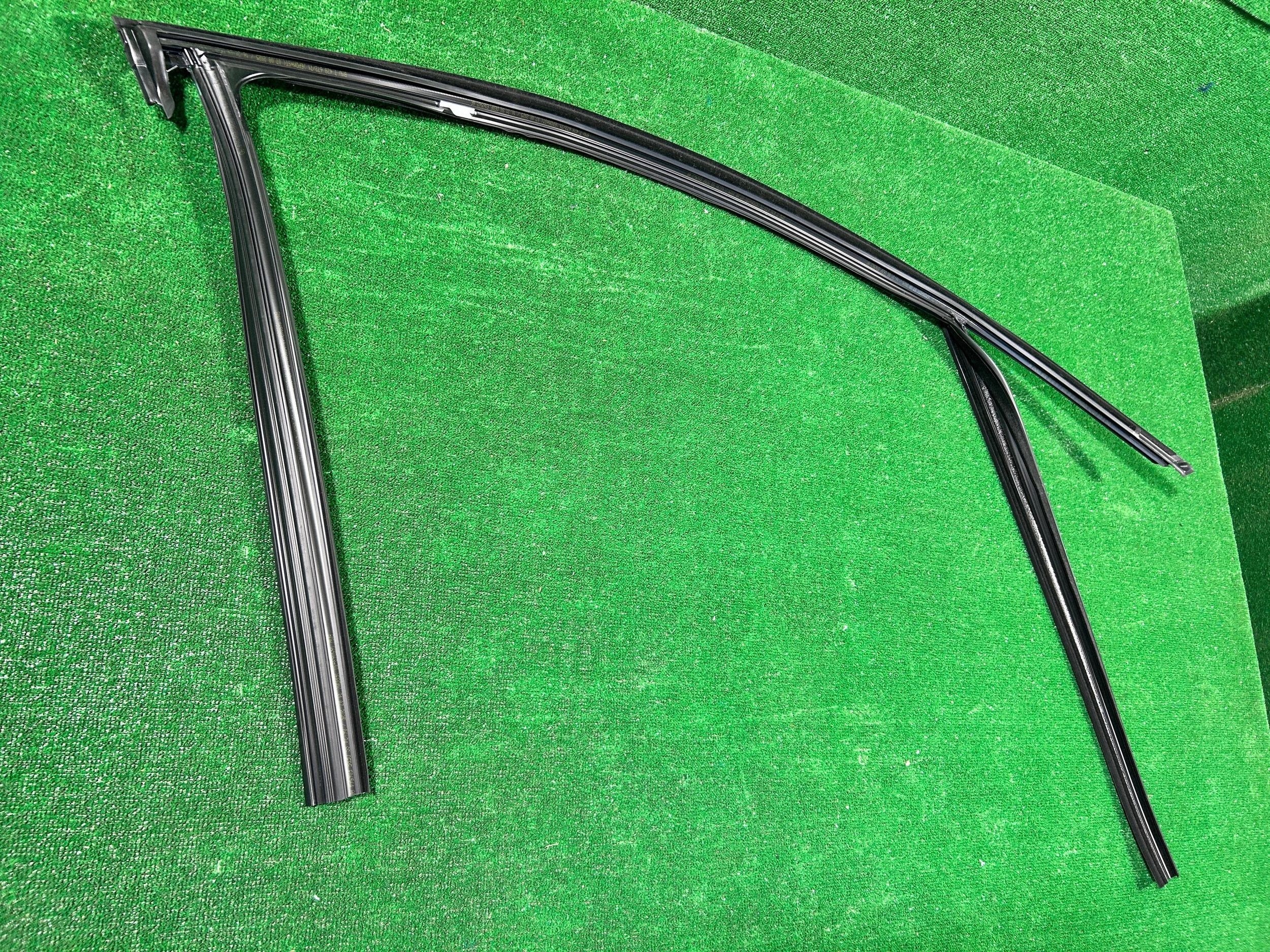 BMW 7428672 Joint de vitre porte avant image 5