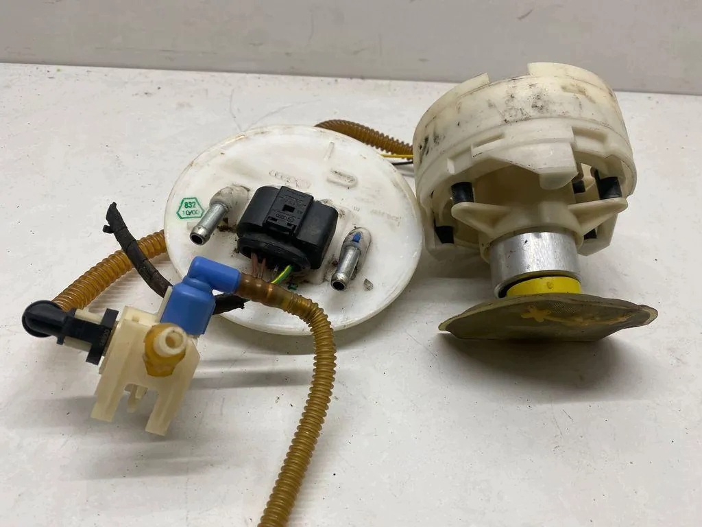 Bomba de Combustível Audi A6 Avant 2.4 Gasolina 8E0905087E