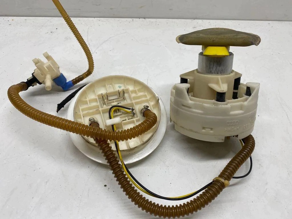 Polttoainepumppu Audi A6 C5 2.4 121kW 8E0905087E image 3