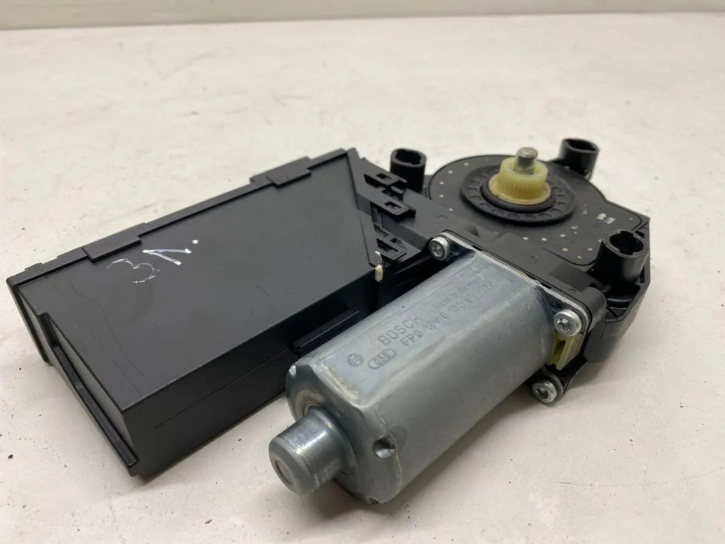 VW Touareg 7L vasen takaikkunan nostin 7L6959703