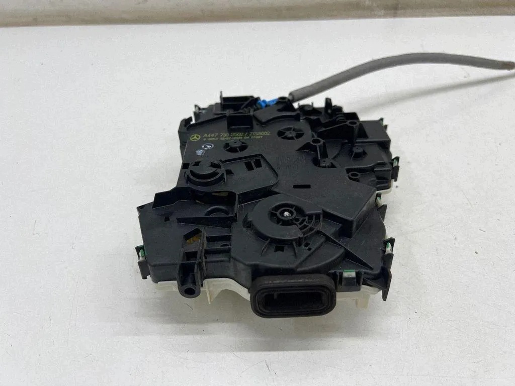 Käytetty liukuoven moottori MERCEDES-BENZ VITO W447 A4477302502