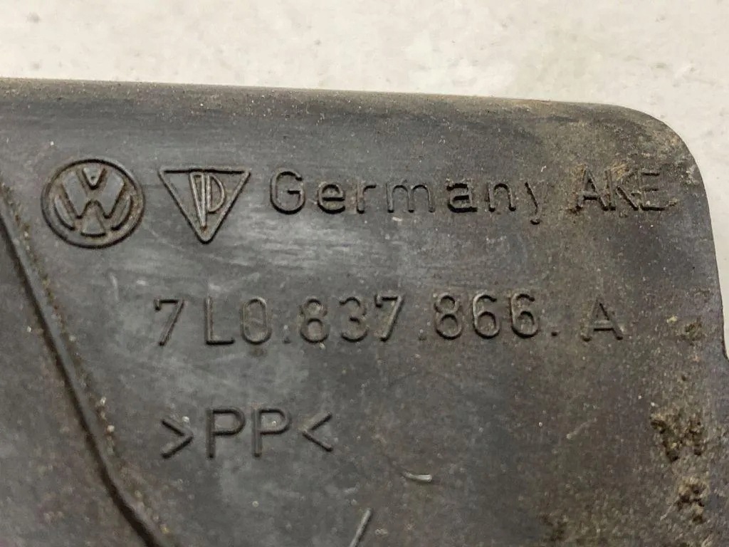 VW Touareg dörrdel 7L0837866A image 5