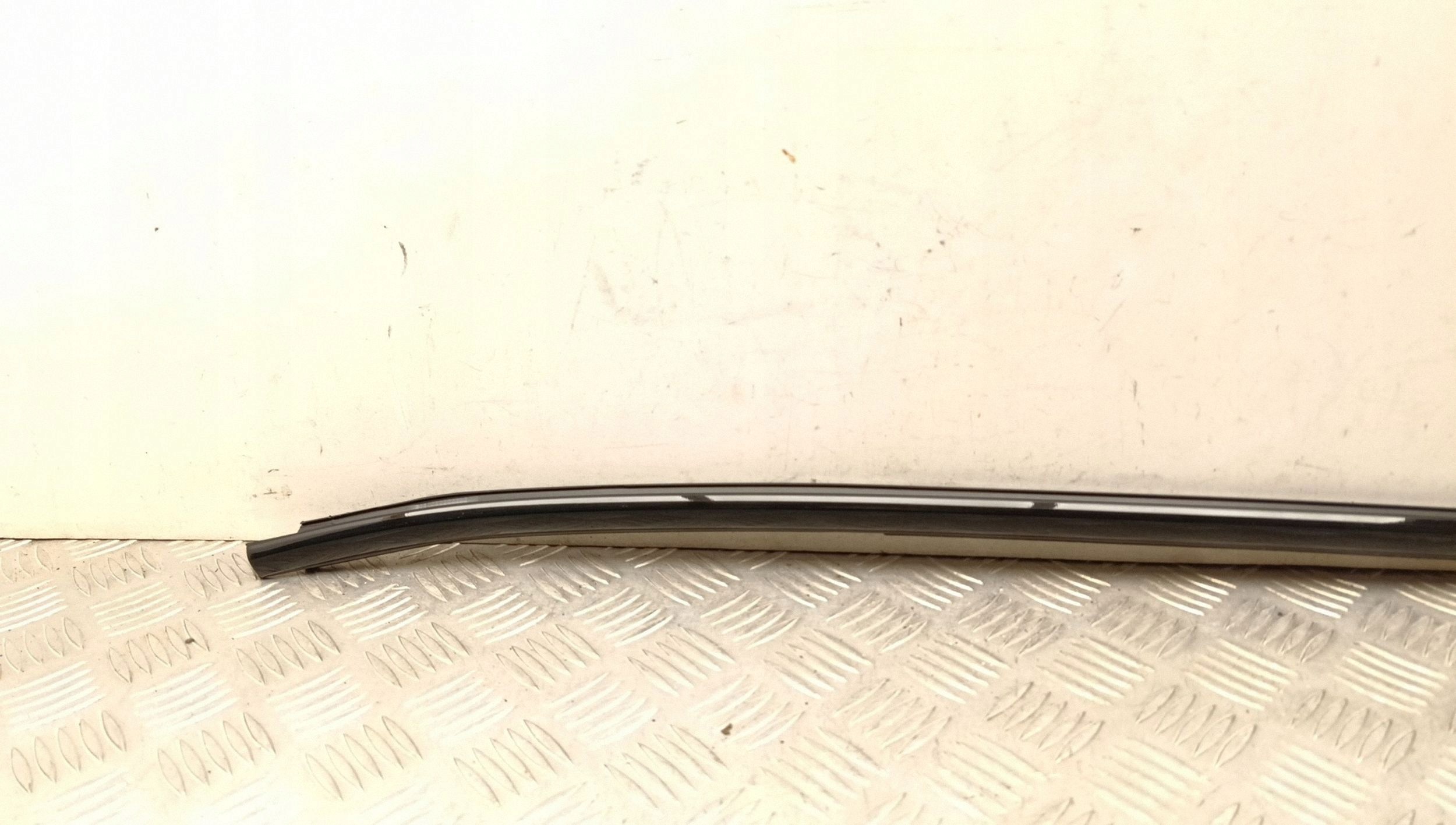 Skoda Enyaq iV Heckscheibenleiste 5LE839478K