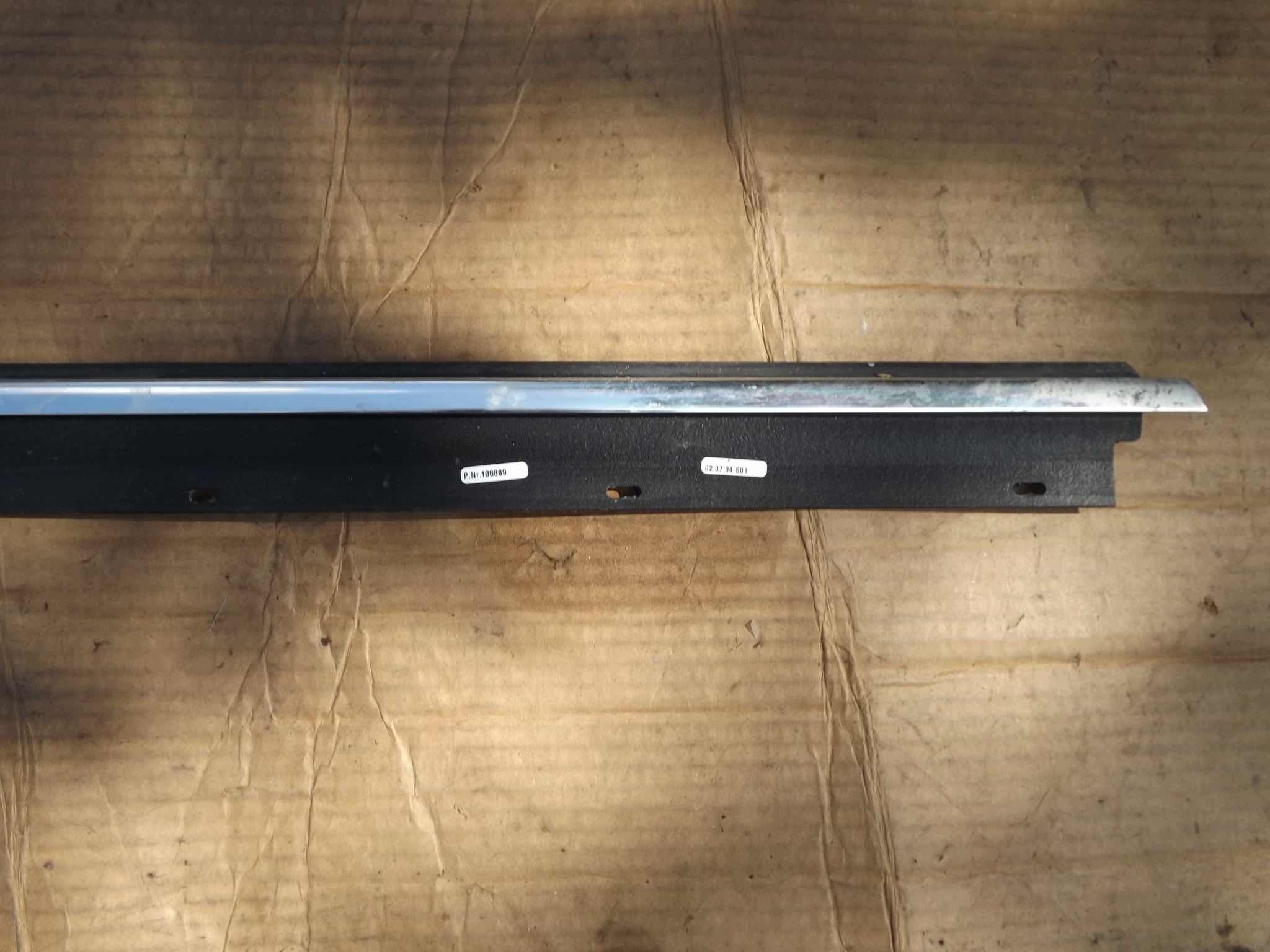 Audi A6 C5 dörrlisthållare höger fram krom image 4
