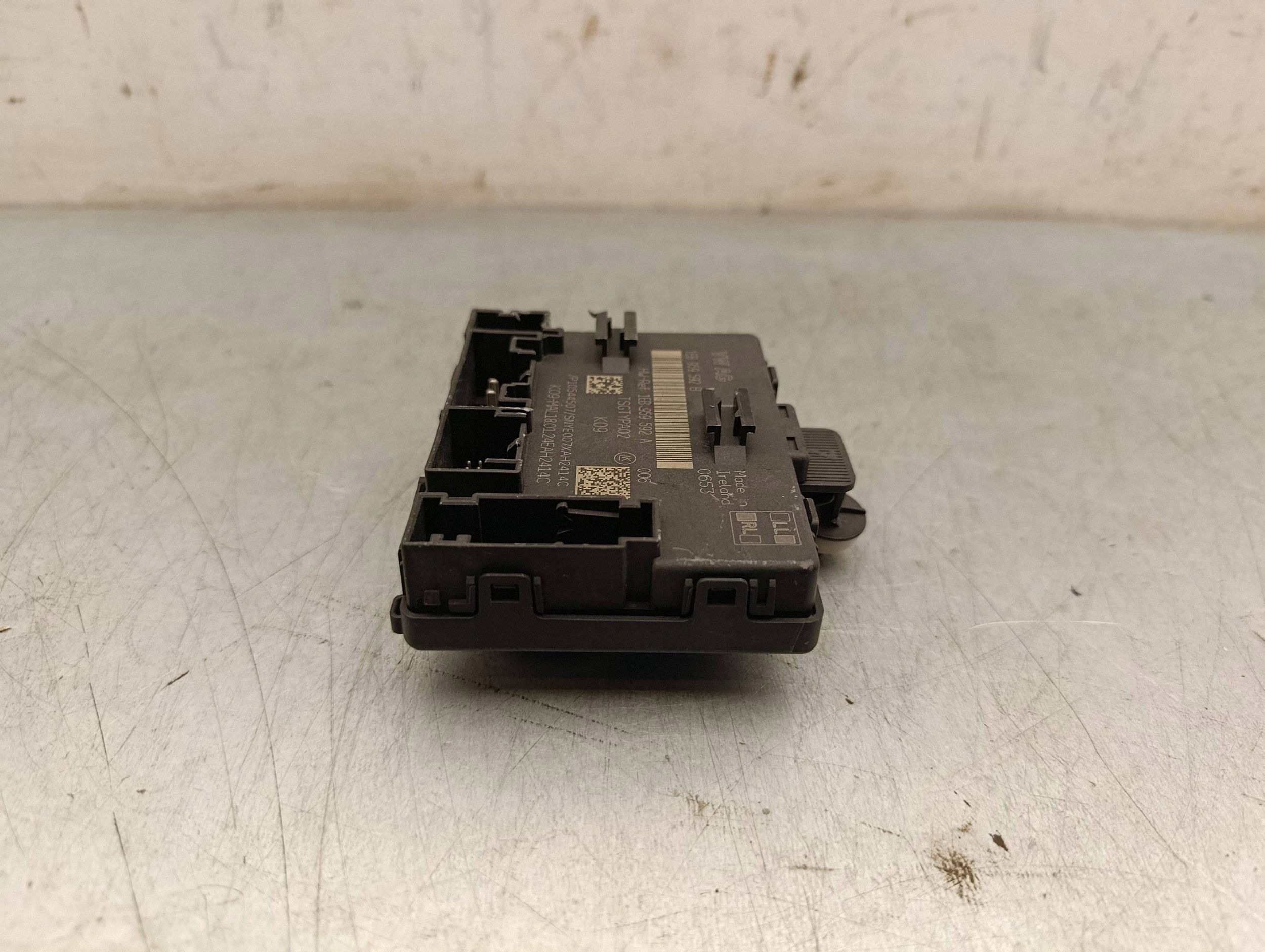 Módulo puerta izquierda Skoda Enyaq 1EB959592B image 3