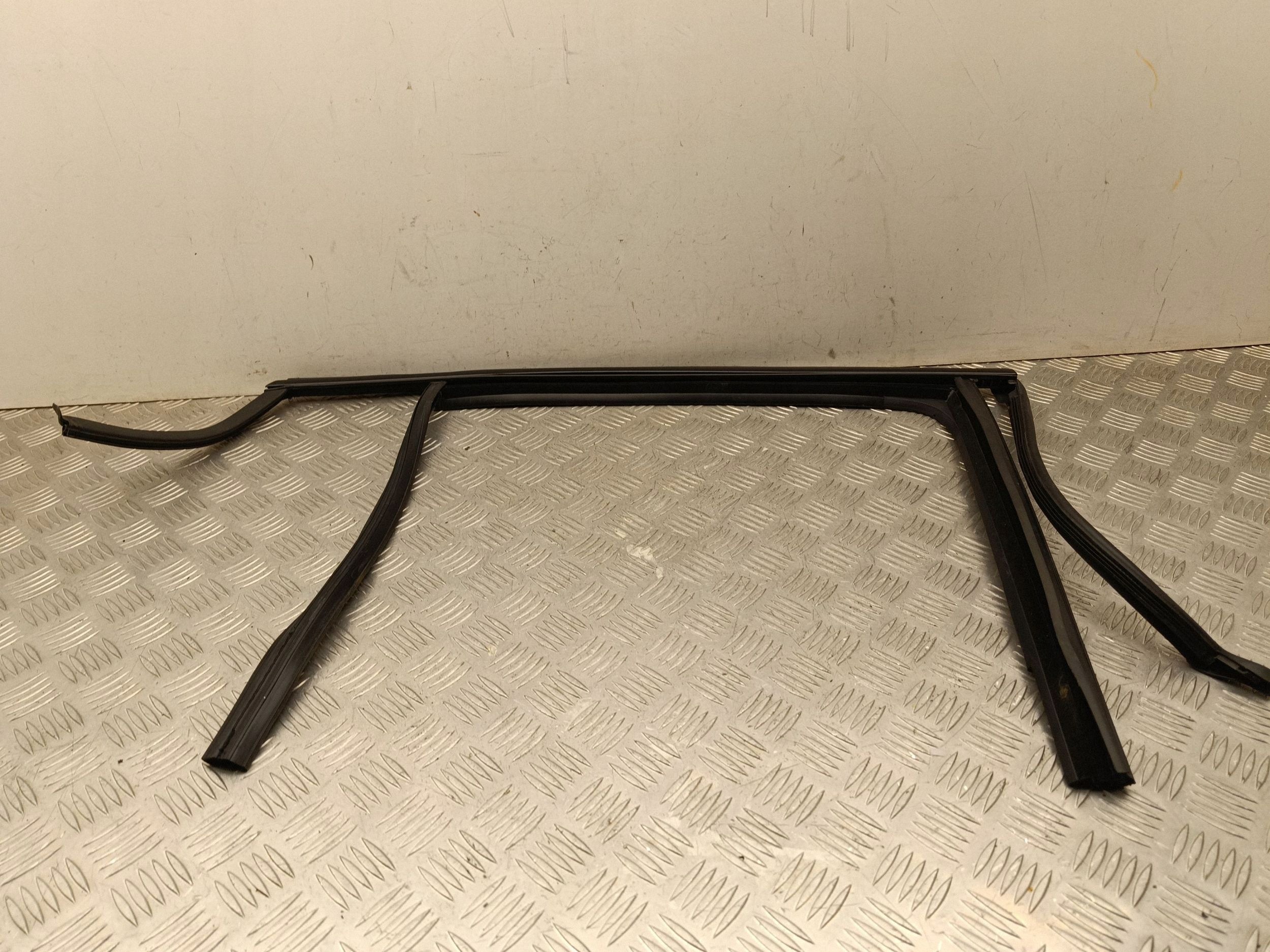 Skoda Enyaq iV Heckscheibenleiste 5LE839432