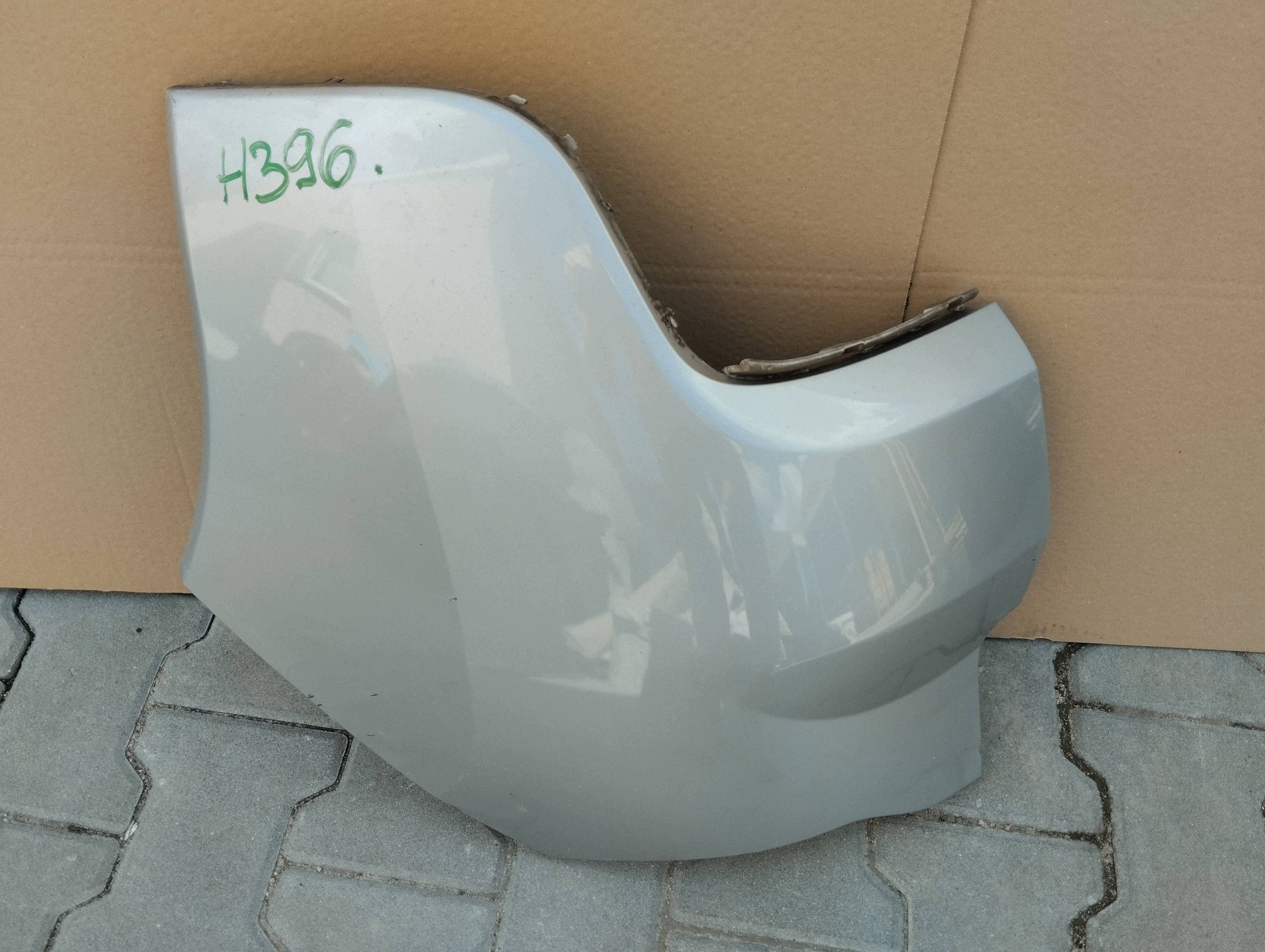 Vasen takapuskurin kulma Peugeot 3008 I