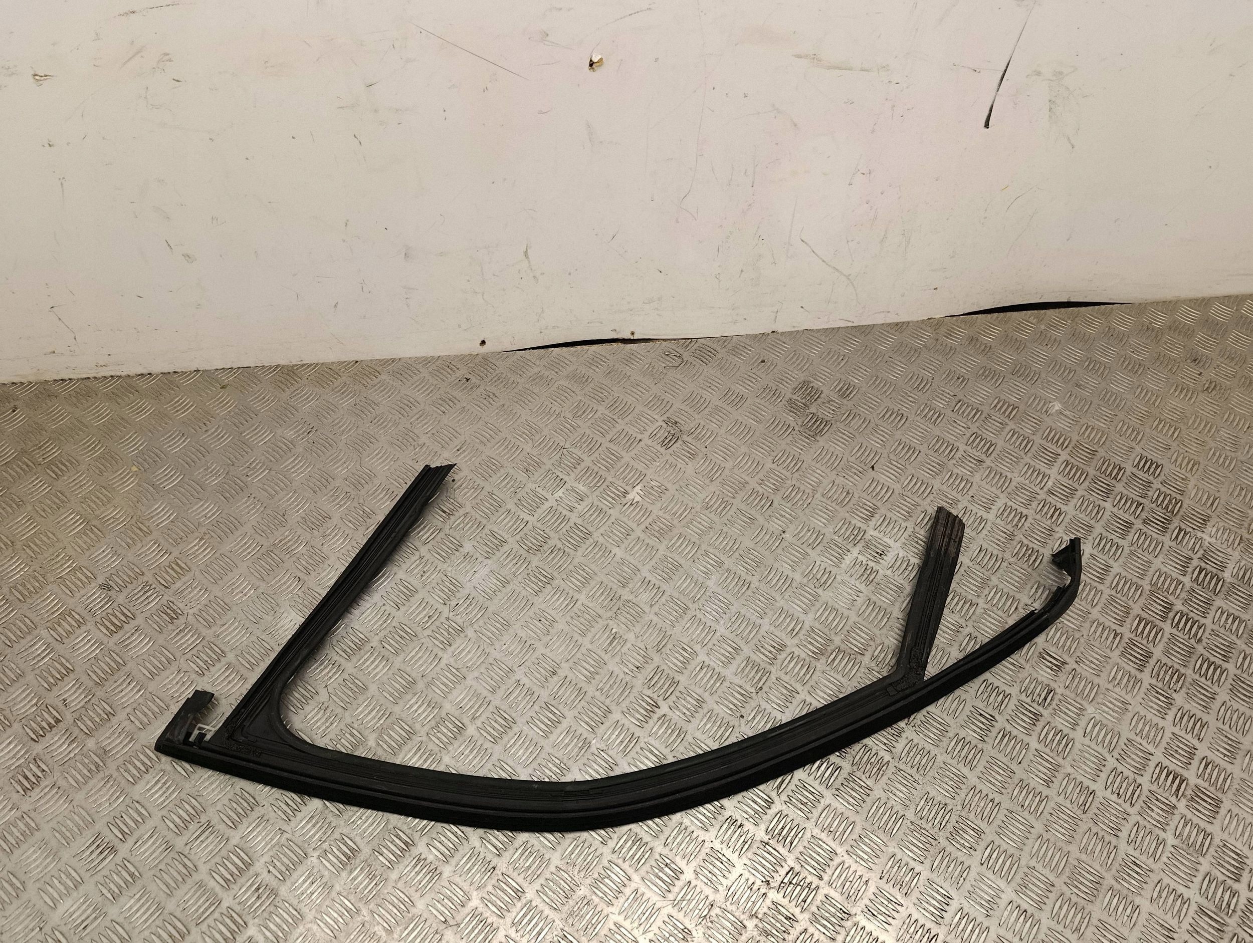 Joint de vitre avant Opel Mokka B 2023 9834497080 image 4
