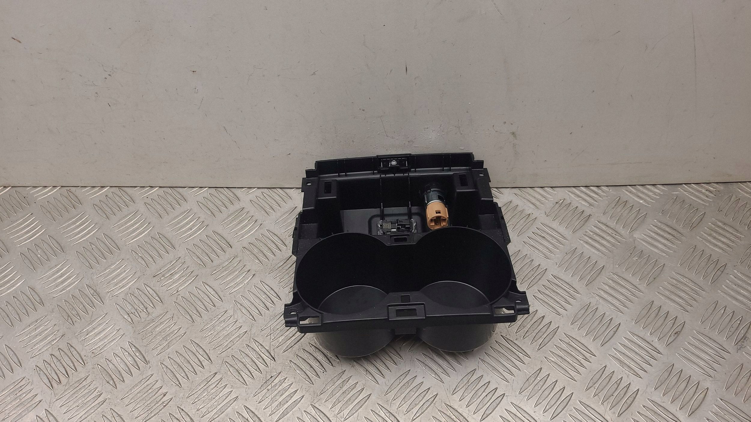 Tesla Model Y 2023 Support Gobellet Tunnel Central 1755532 image 2