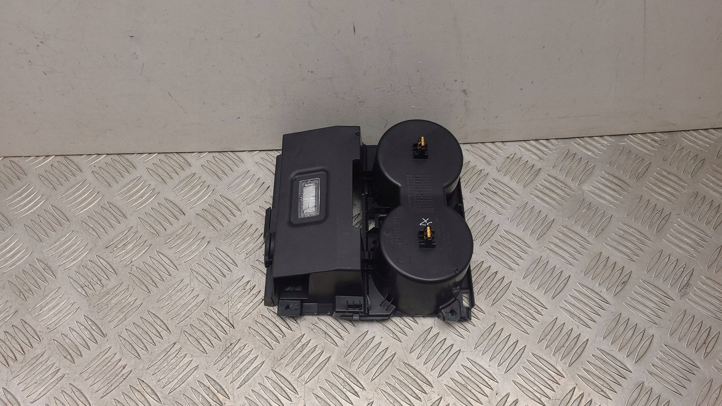 Tesla Model Y 2023 Support Gobellet Tunnel Central 1755532 image 3