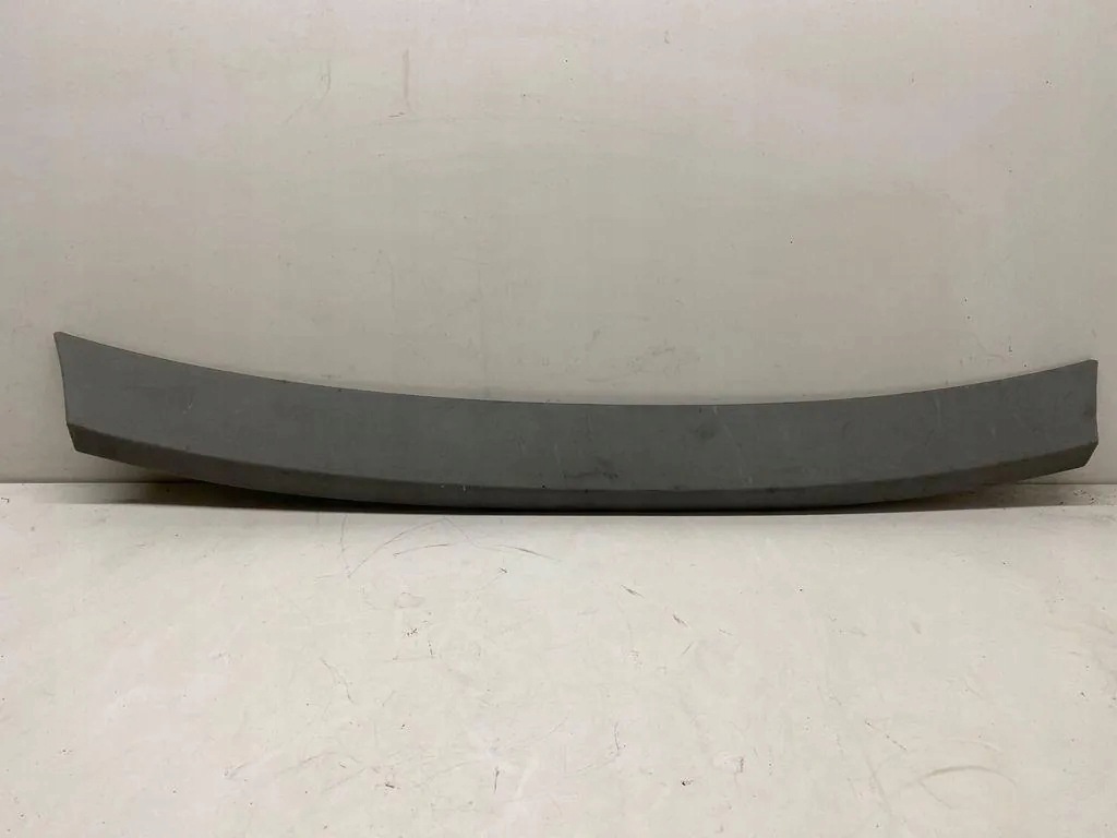 VW Touareg Tailgate Trim 7L6867617J Used image 2