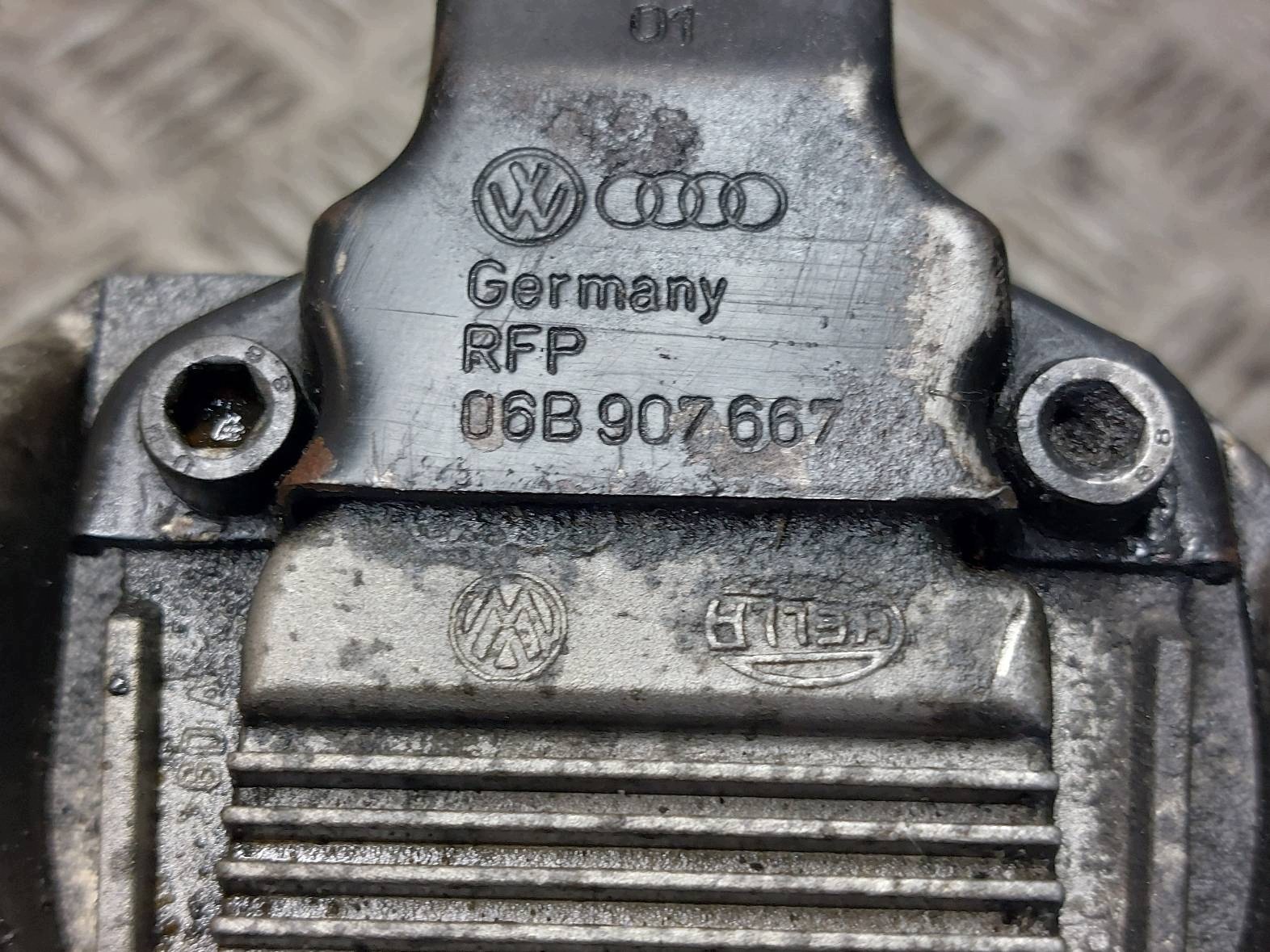 Oljetråg + sensor Passat B5 1.9 TDI 06B103603N image 3