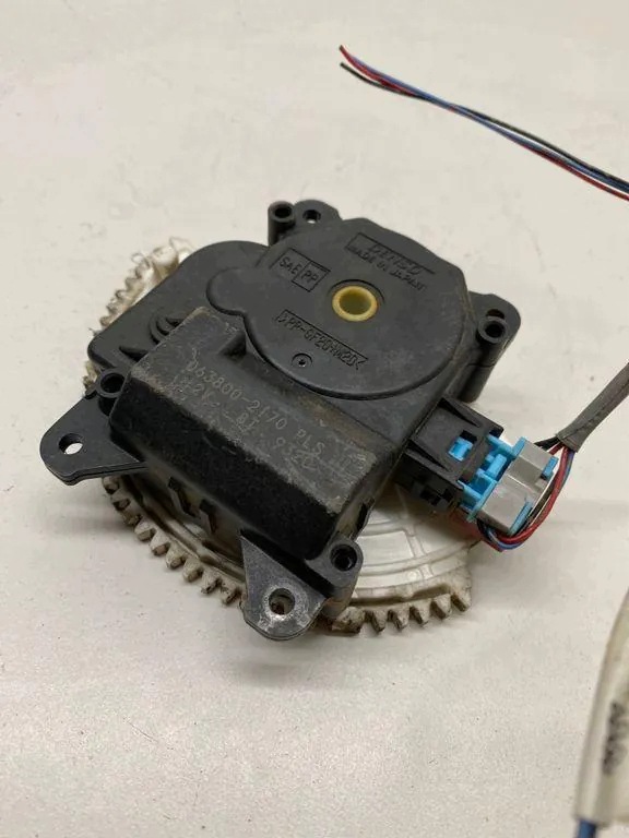Attuatore alette collettore Toyota RAV4 IV 2.0D 0638002170
