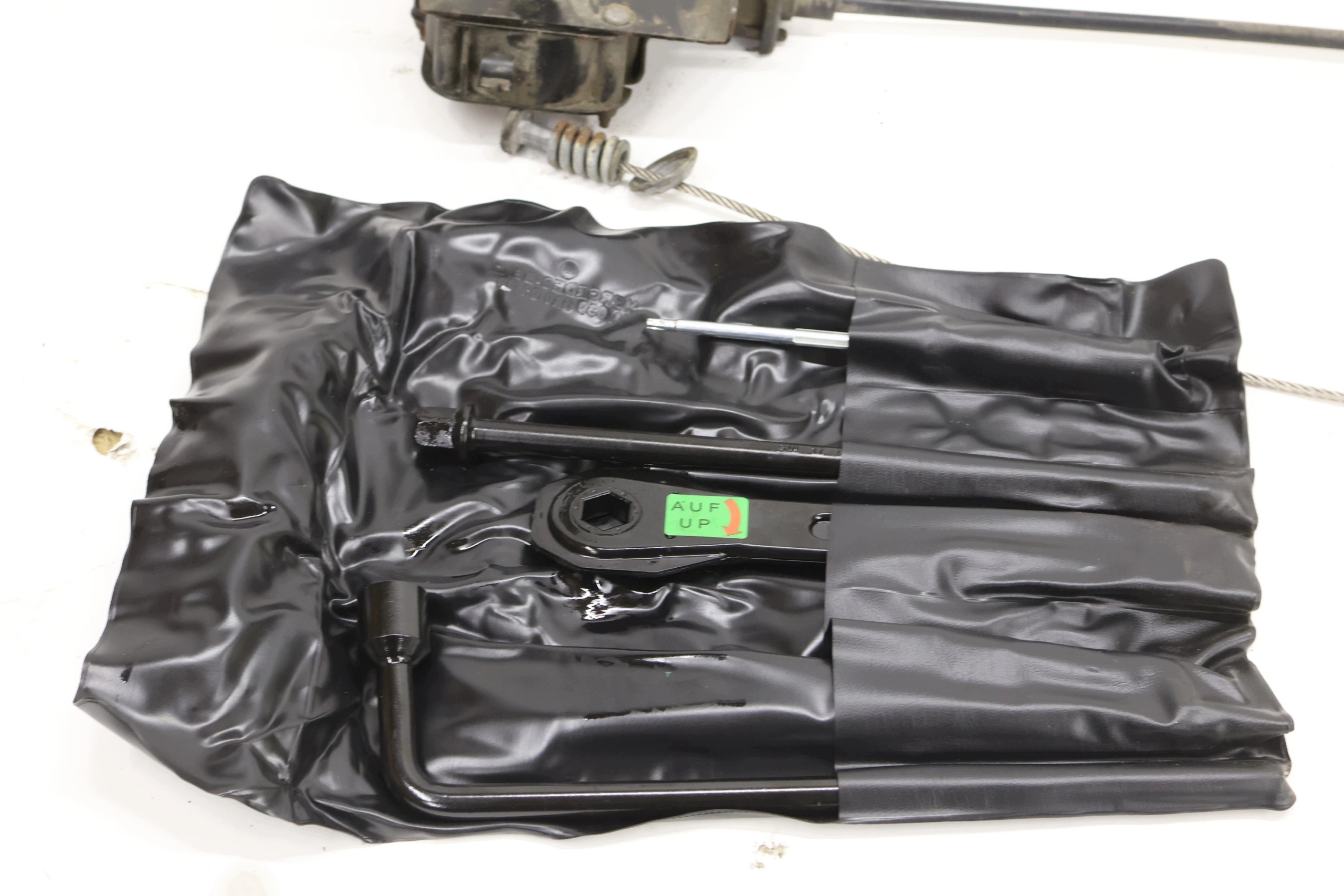 Support roue de secours Mercedes Vito W447 A6394000339