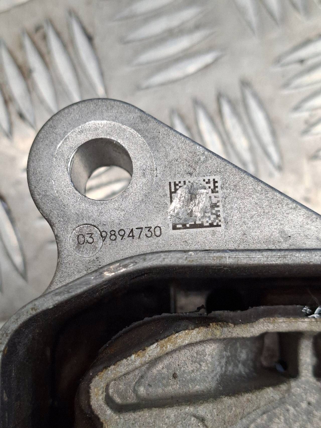 Soporte de motor BMW iX1 2025 usado image 5