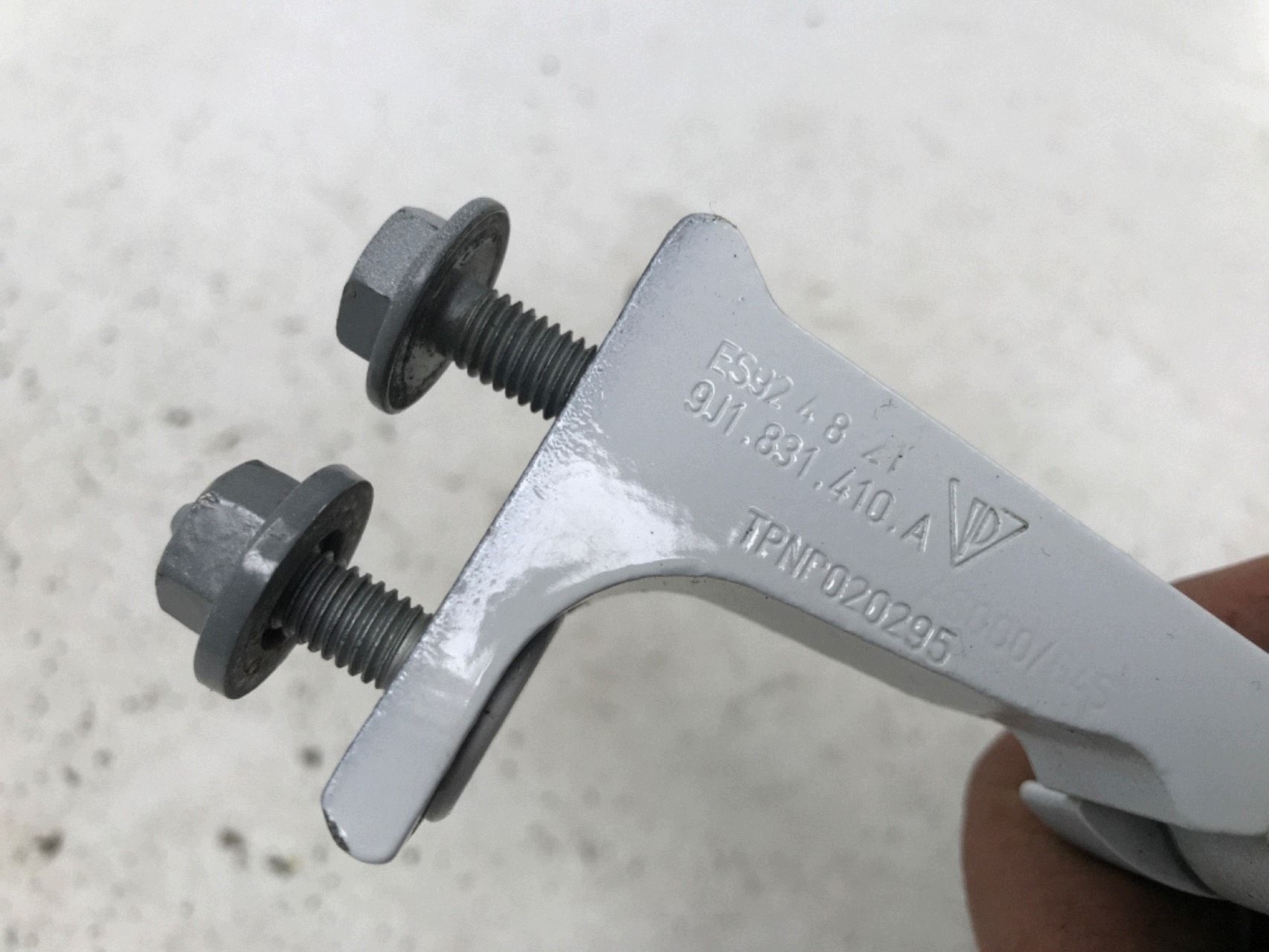 Charnière supérieure avant droite Audi e-tron image 5