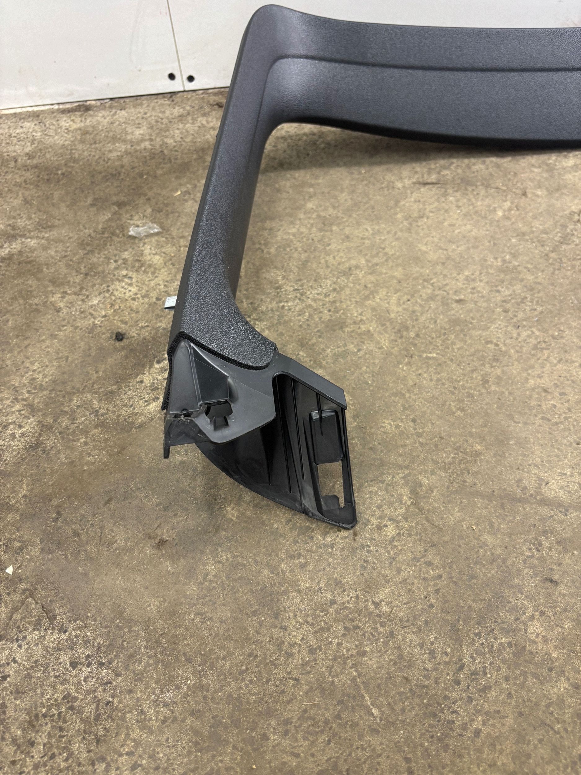 Plástico tapa maletero Seat León 5F 5F9867603C image 5