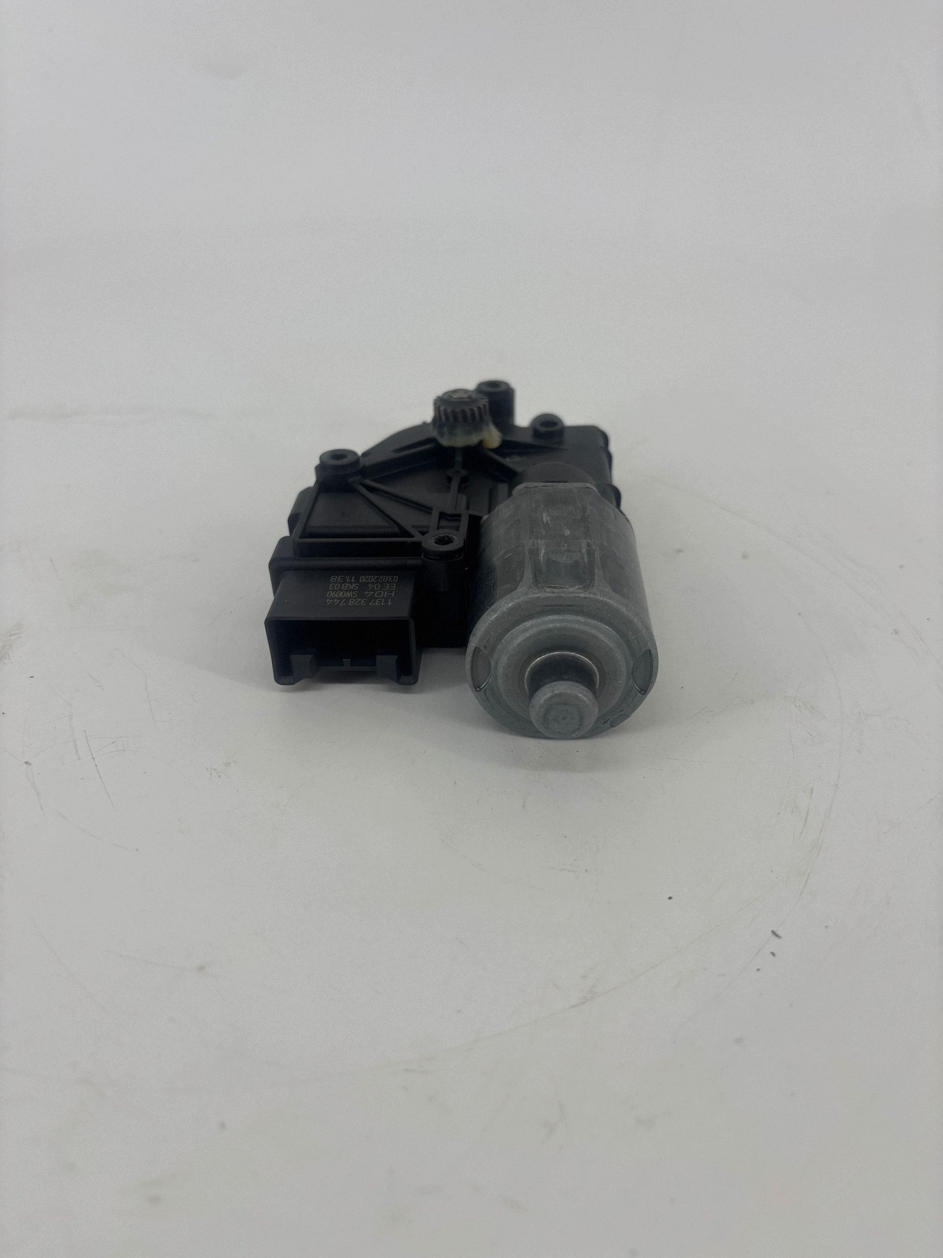 Moteur de toit ouvrant Seat Leon (5F) 0390200080 image 9