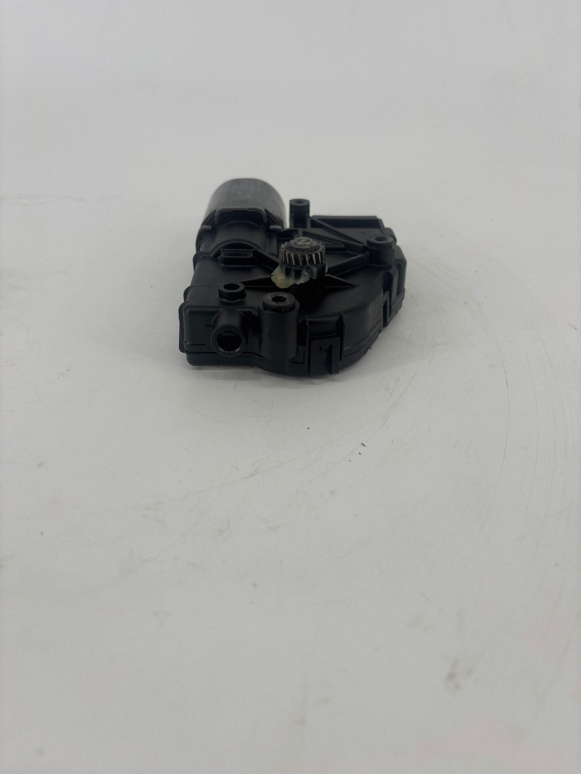 Moteur de toit ouvrant Seat Leon (5F) 0390200080 image 10
