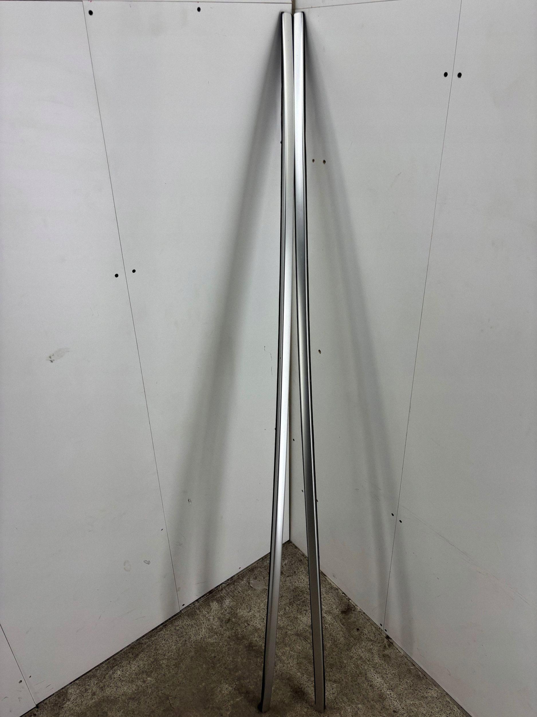 BMW iX1 2024 Dakrails Links Gebruikt OEM 9466061 image 2