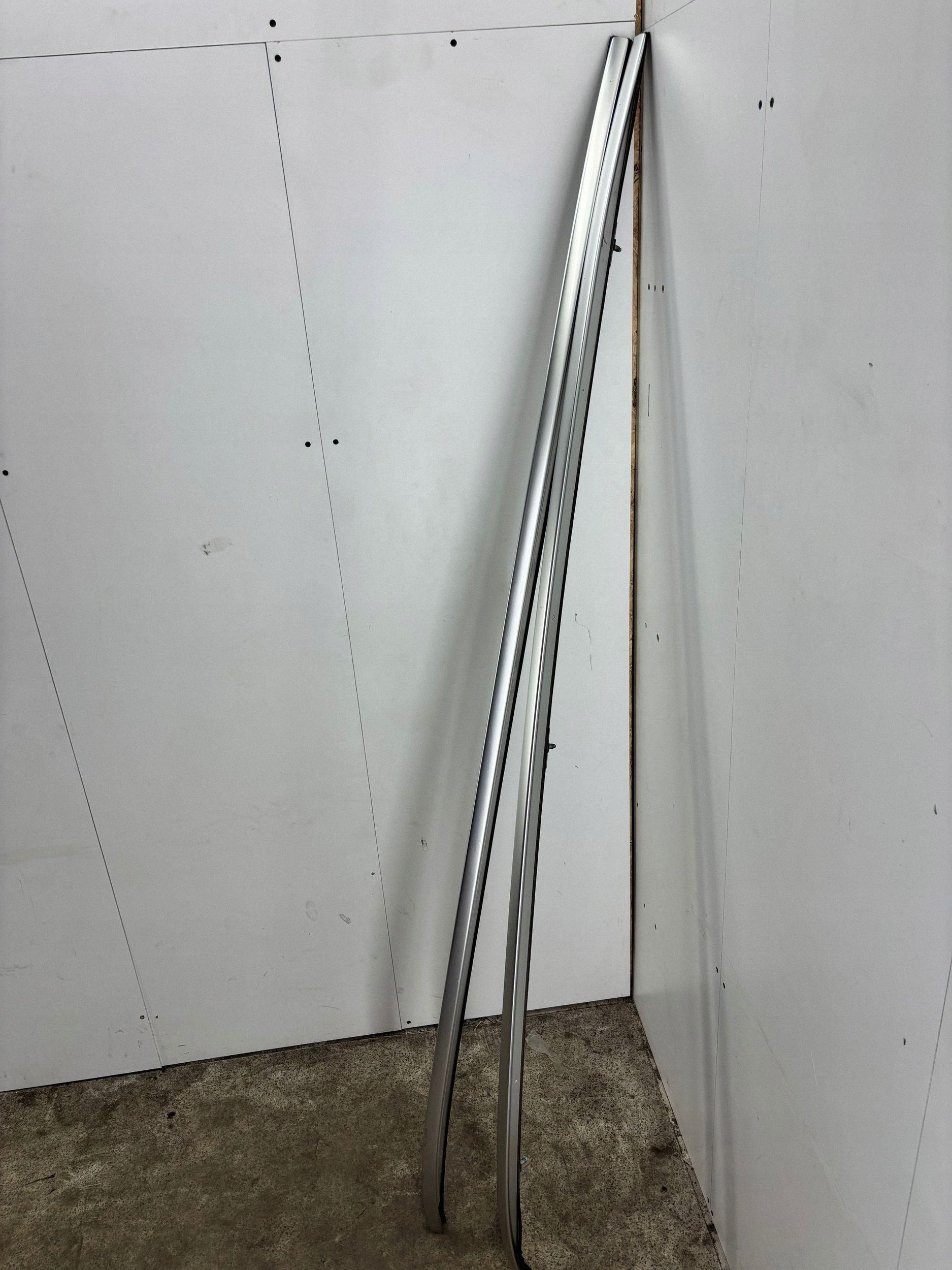 BMW iX1 2024 Dakrails Links Gebruikt OEM 9466061 image 3