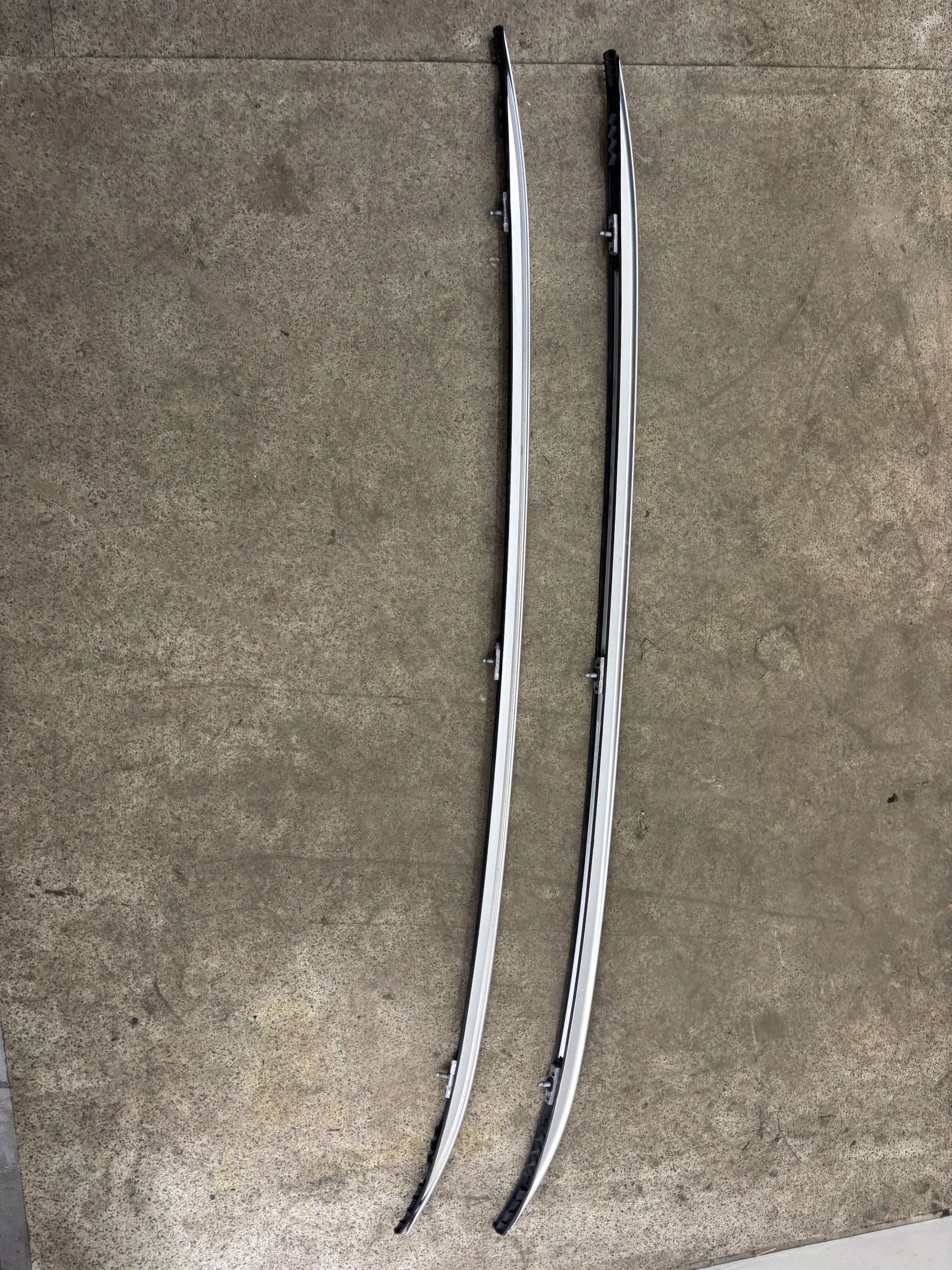 BMW iX1 2024 Dakrails Links Gebruikt OEM 9466061 image 4
