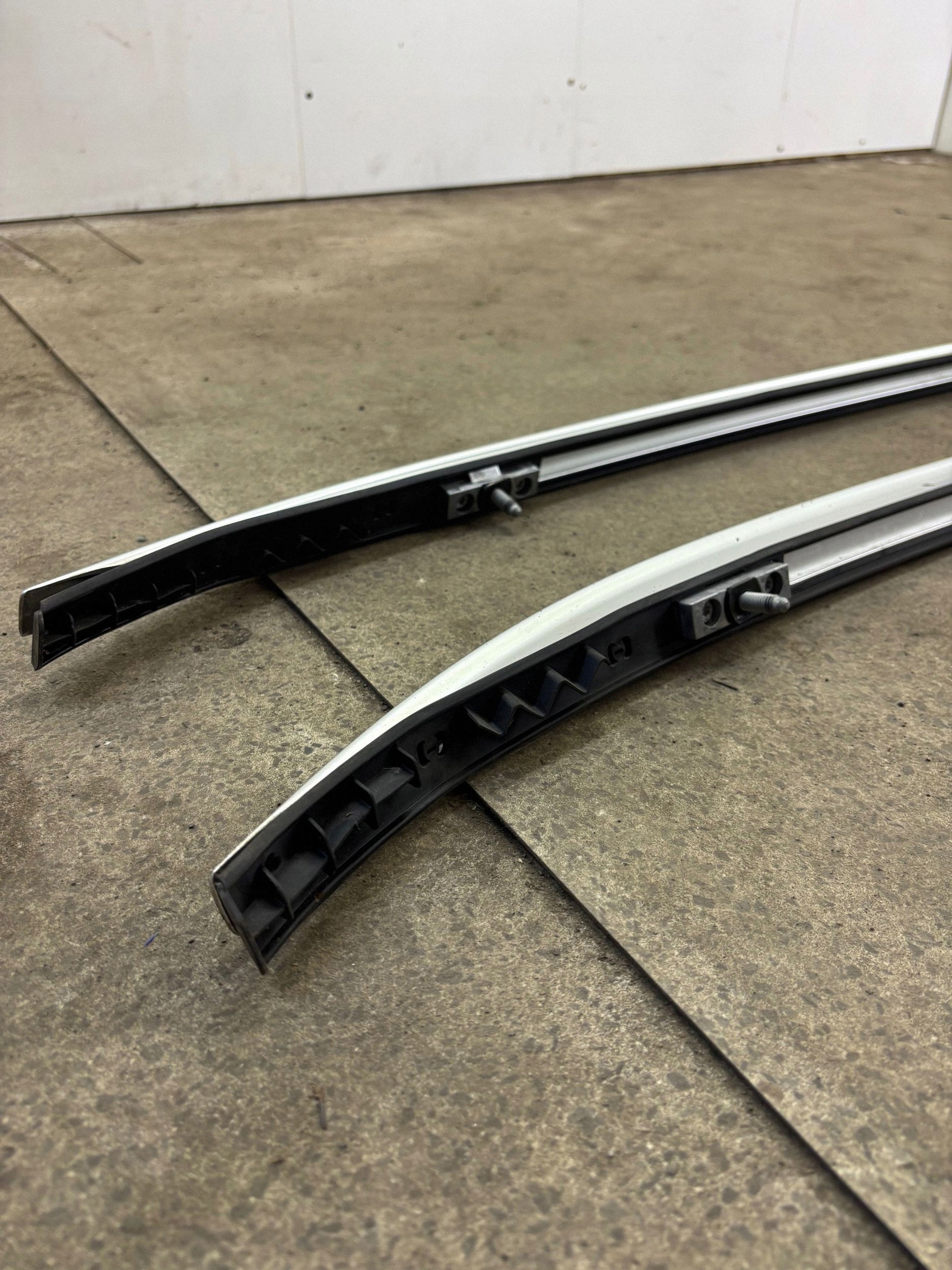 BMW iX1 2024 Dakrails Links Gebruikt OEM 9466061 image 5