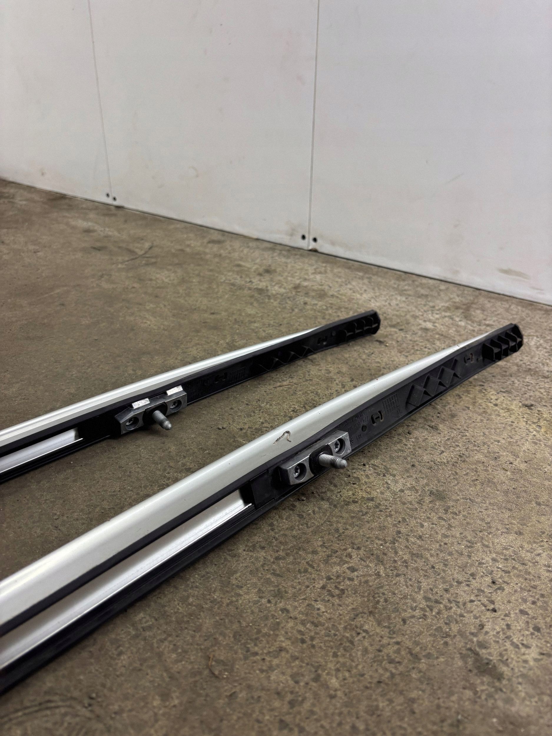 BMW iX1 2024 Dakrails Links Gebruikt OEM 9466061 image 7