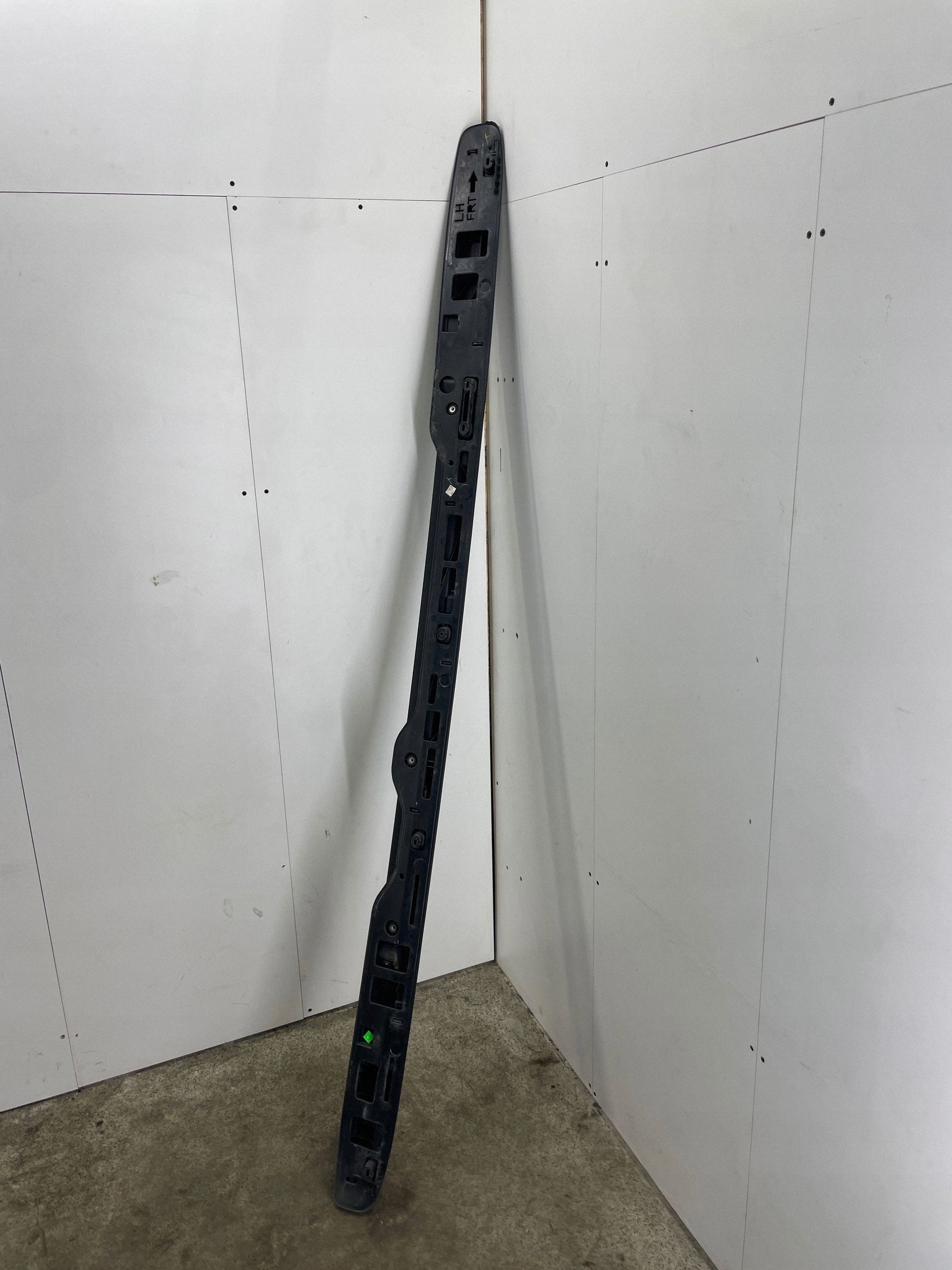 Chrysler Pacifica 2018 kattoteline vasen 68227987AF