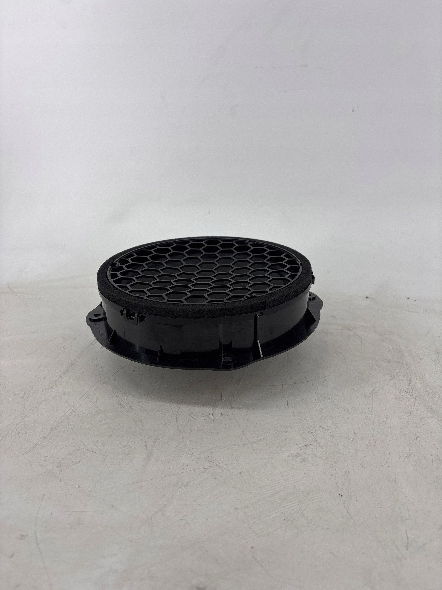 Seat Leon III etukaiutin 8V0035415A image 3