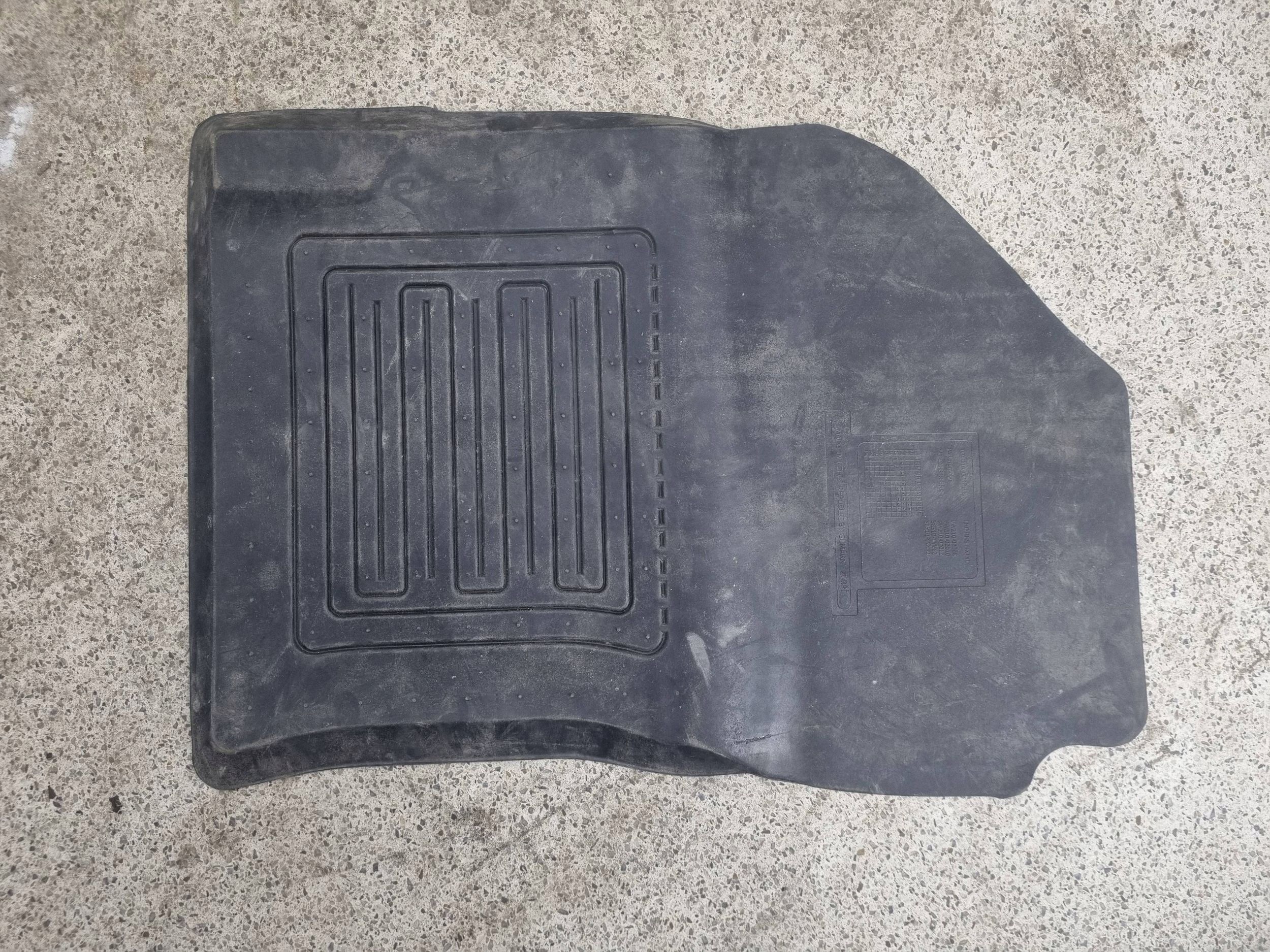 Gummimatten-Set Corolla E21 HB 2019- Toyota OE PW210-02008 image 6