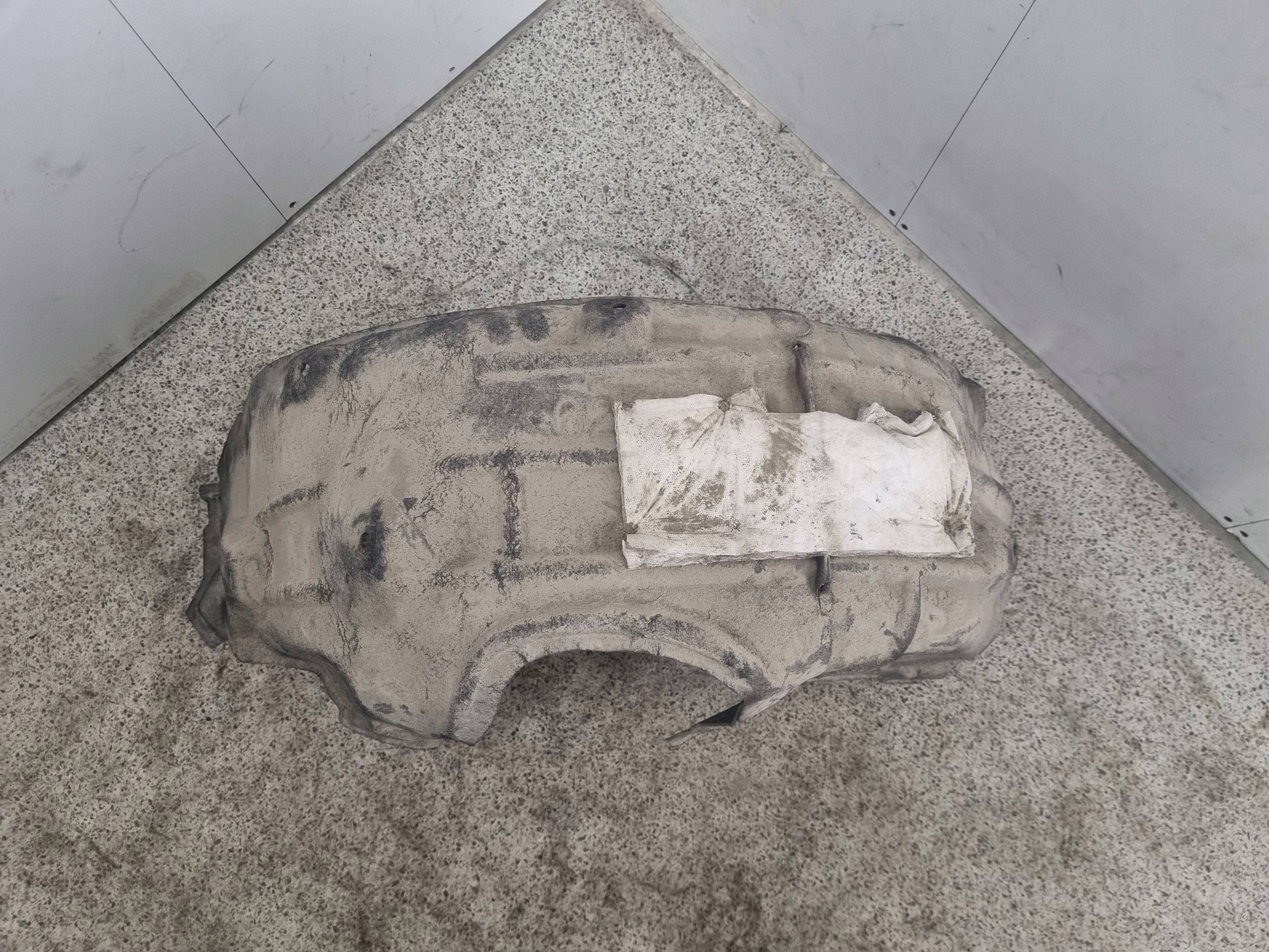 Toyota Corolla E210 2022 taka lokasuoja oikea OEM 6563702180
