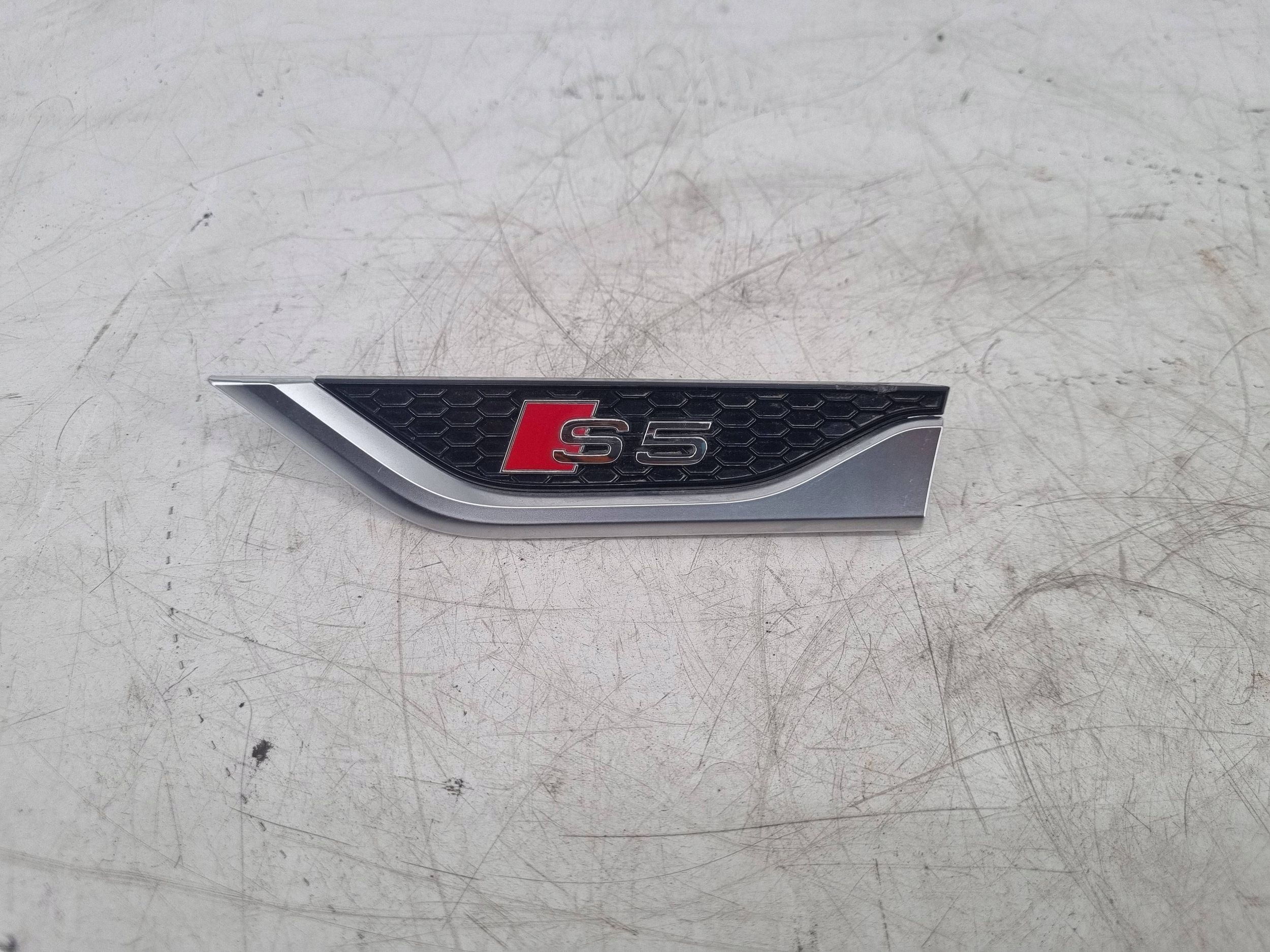 Emblema Audi S5 8W Preto Esquerdo 8W6853601C image 2