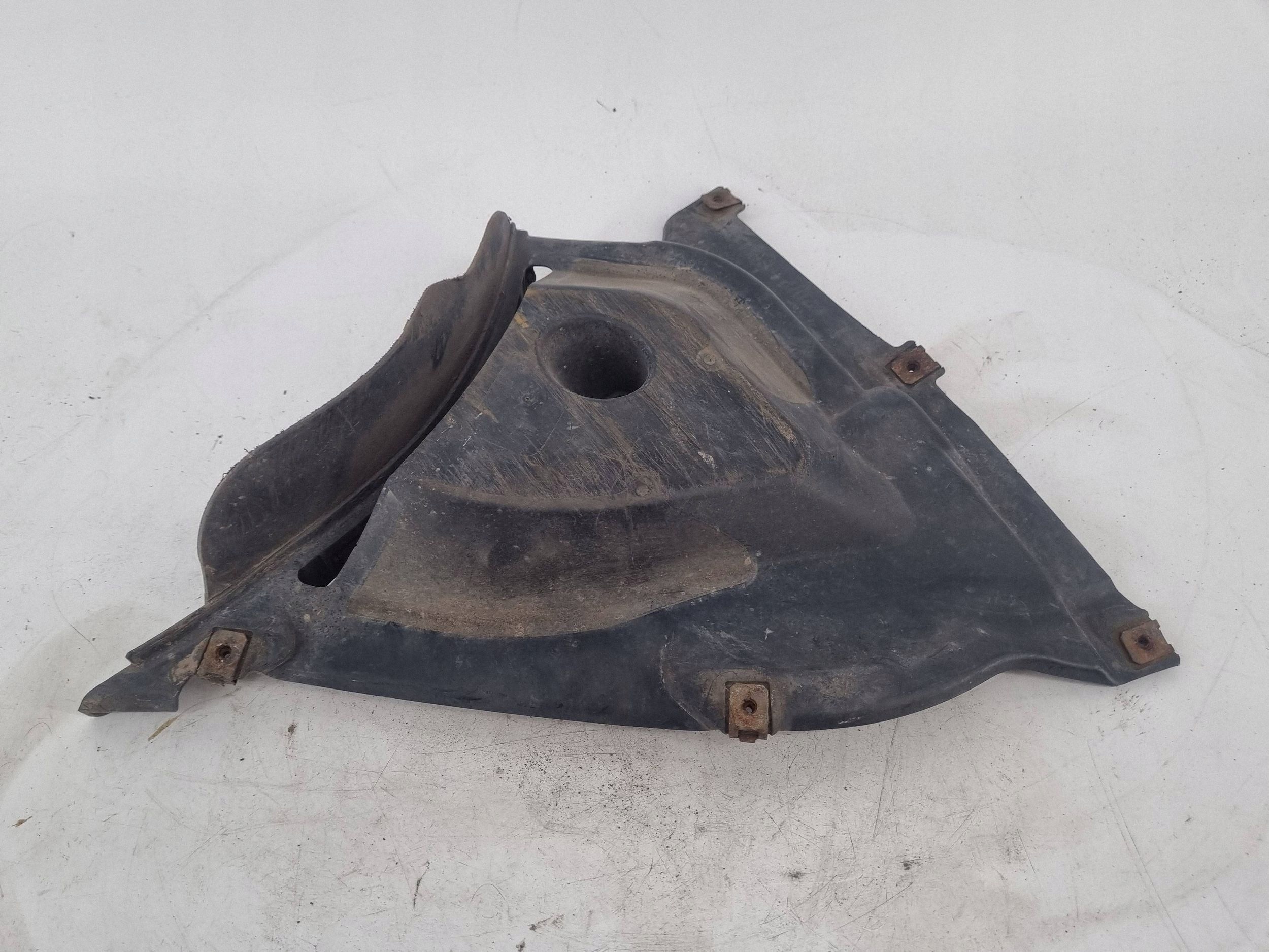 BMW 1 F20 F21 vasen etupuskurin alaosa 8064277