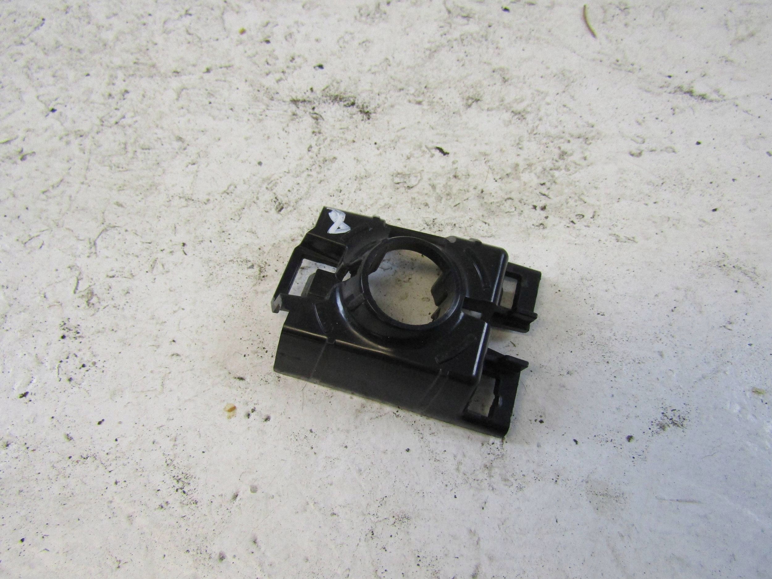 Support capteur PDC Audi Q3 83A droit 83A919268B image 2