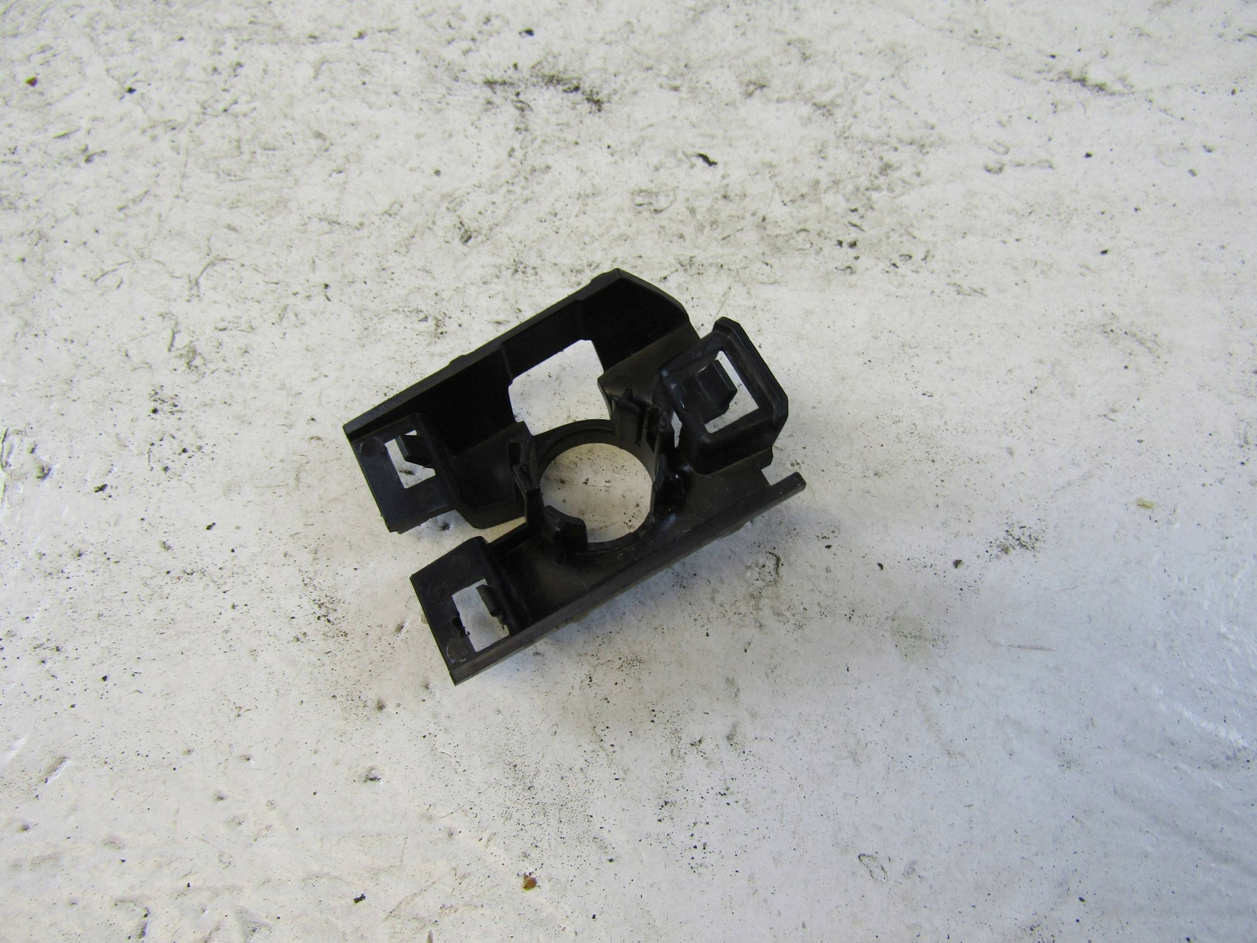 Support capteur PDC Audi Q3 83A droit 83A919268B image 3