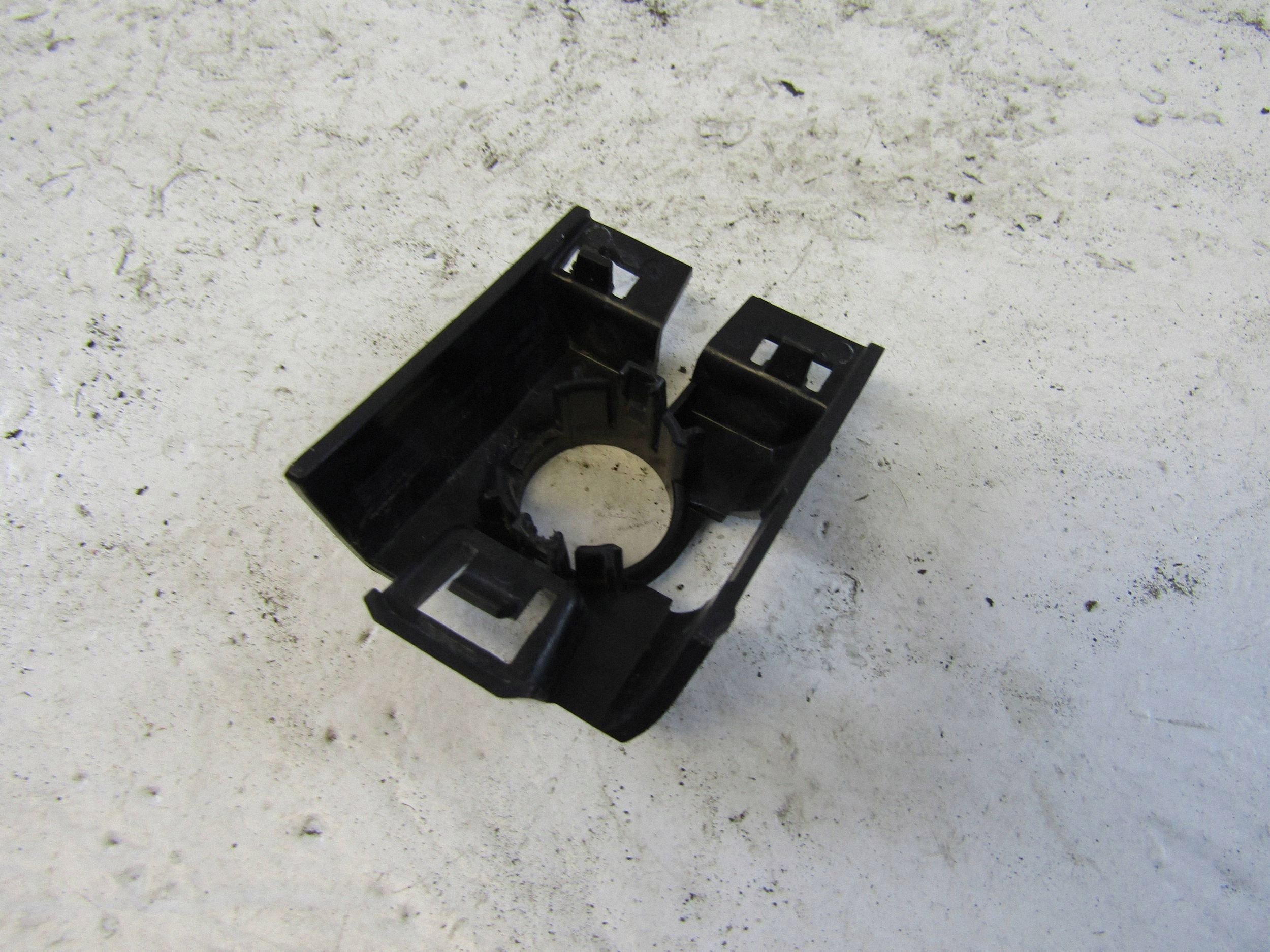 Support capteur PDC Audi Q3 83A droit 83A919268B image 4