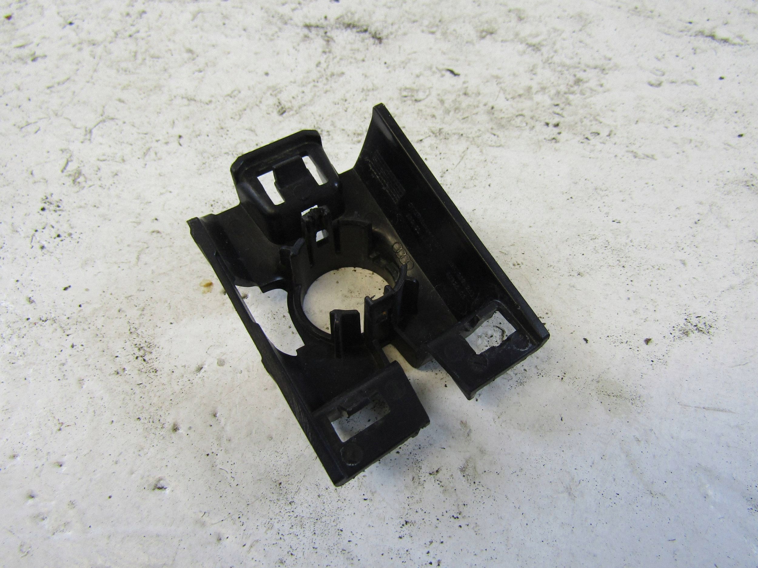 Support capteur PDC Audi Q3 83A droit 83A919268B image 5