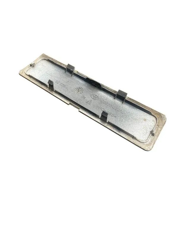 Cubierta de claxon delantera derecha Toyota Avensis T27 image 4
