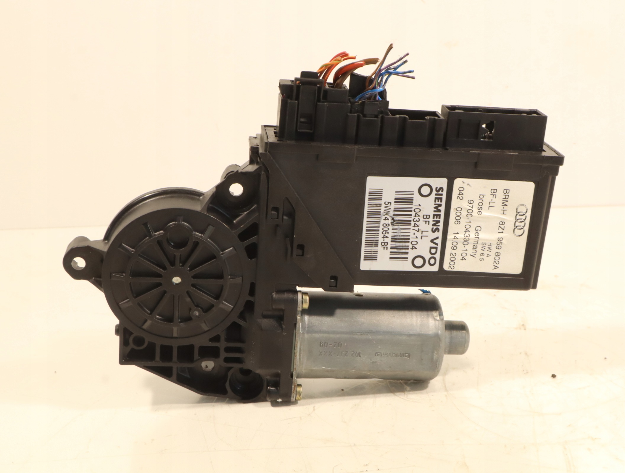 Raammotor rechts voor Audi A2 8Z1959802A image 2