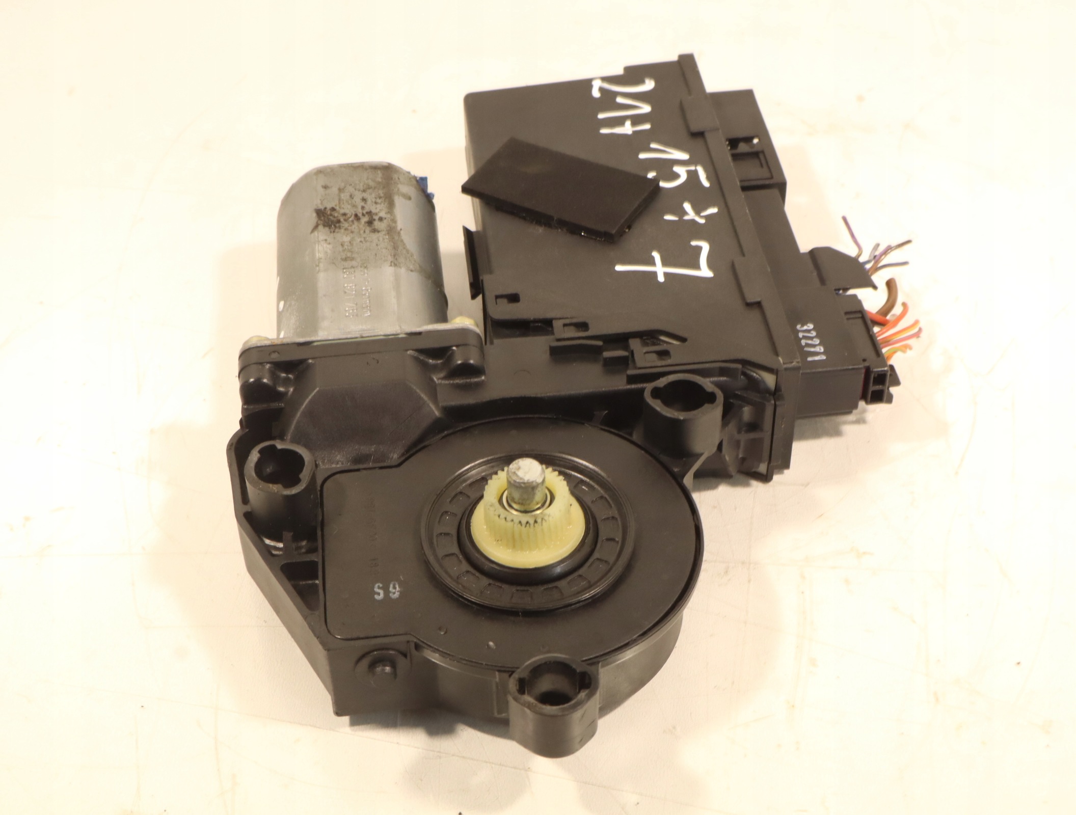Raammotor rechts voor Audi A2 8Z1959802A image 3