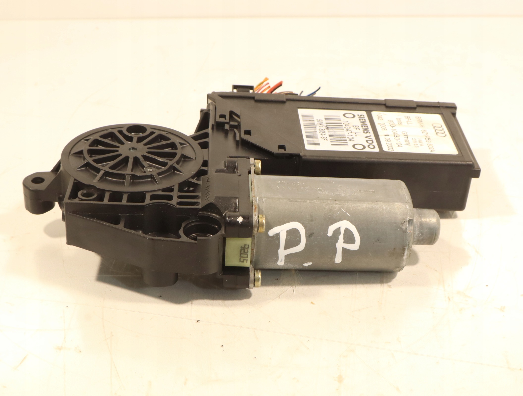 Raammotor rechts voor Audi A2 8Z1959802A image 4